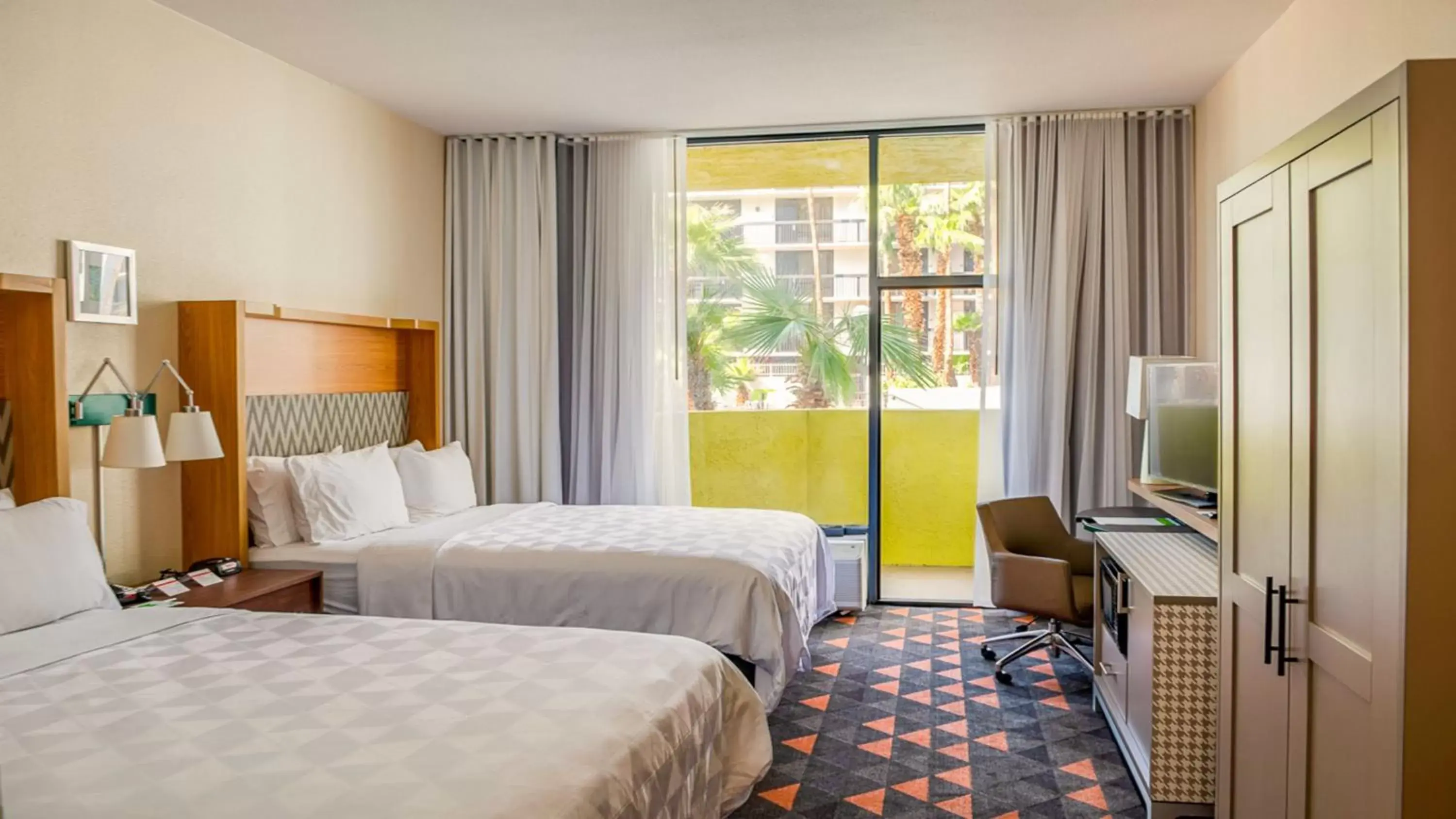 Bed in Holiday Inn Phoenix-Mesa Chandler by IHG Bed in Holiday Inn Phoenix-Mesa Chandler by IHG