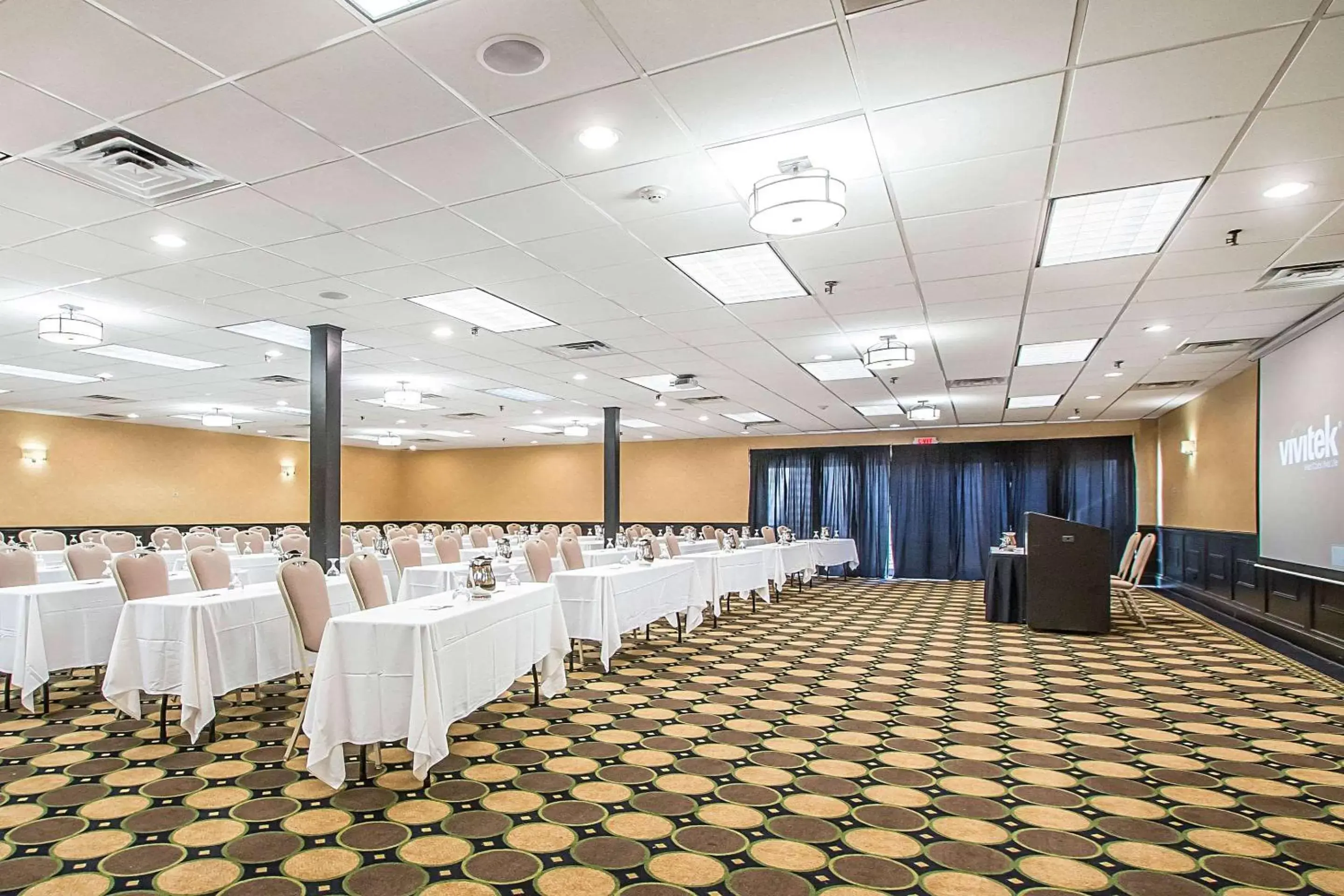 On site, Banquet Facilities in Clarion Inn Elmhurst - Oak Brook near I-88 I-290 I-294