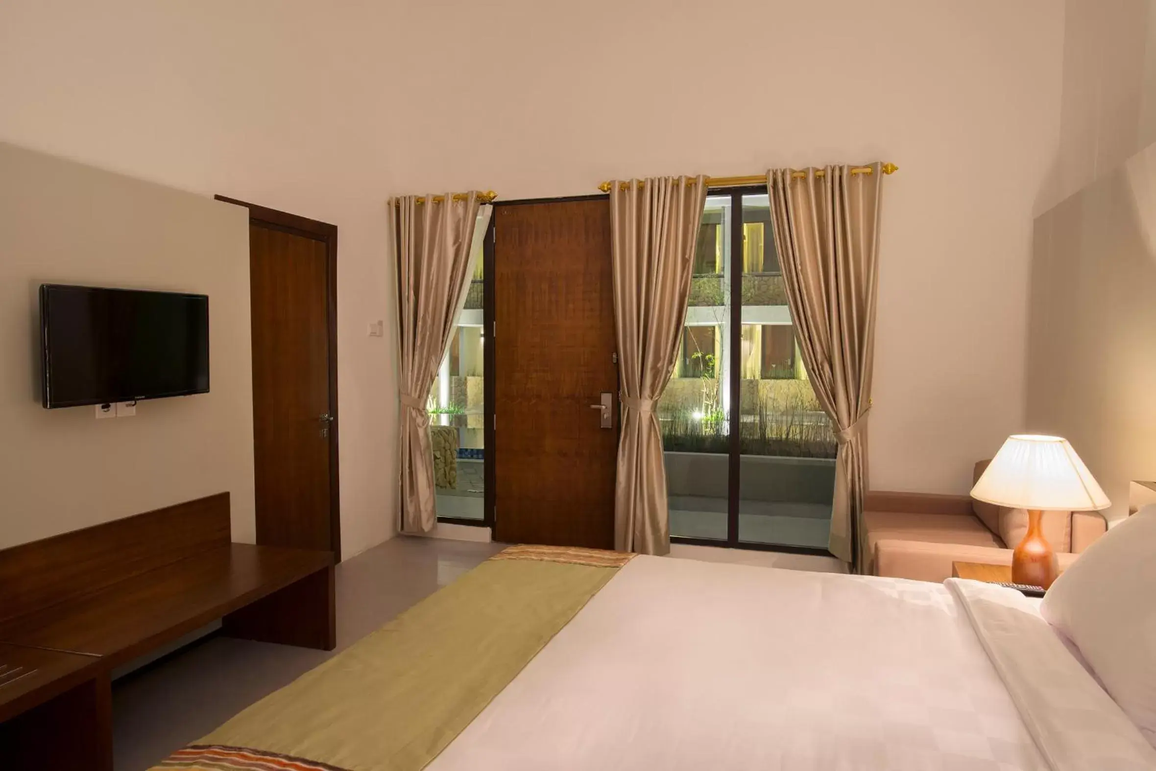 Bedroom, Bed in Hotel Neo+ Green Savana Sentul City