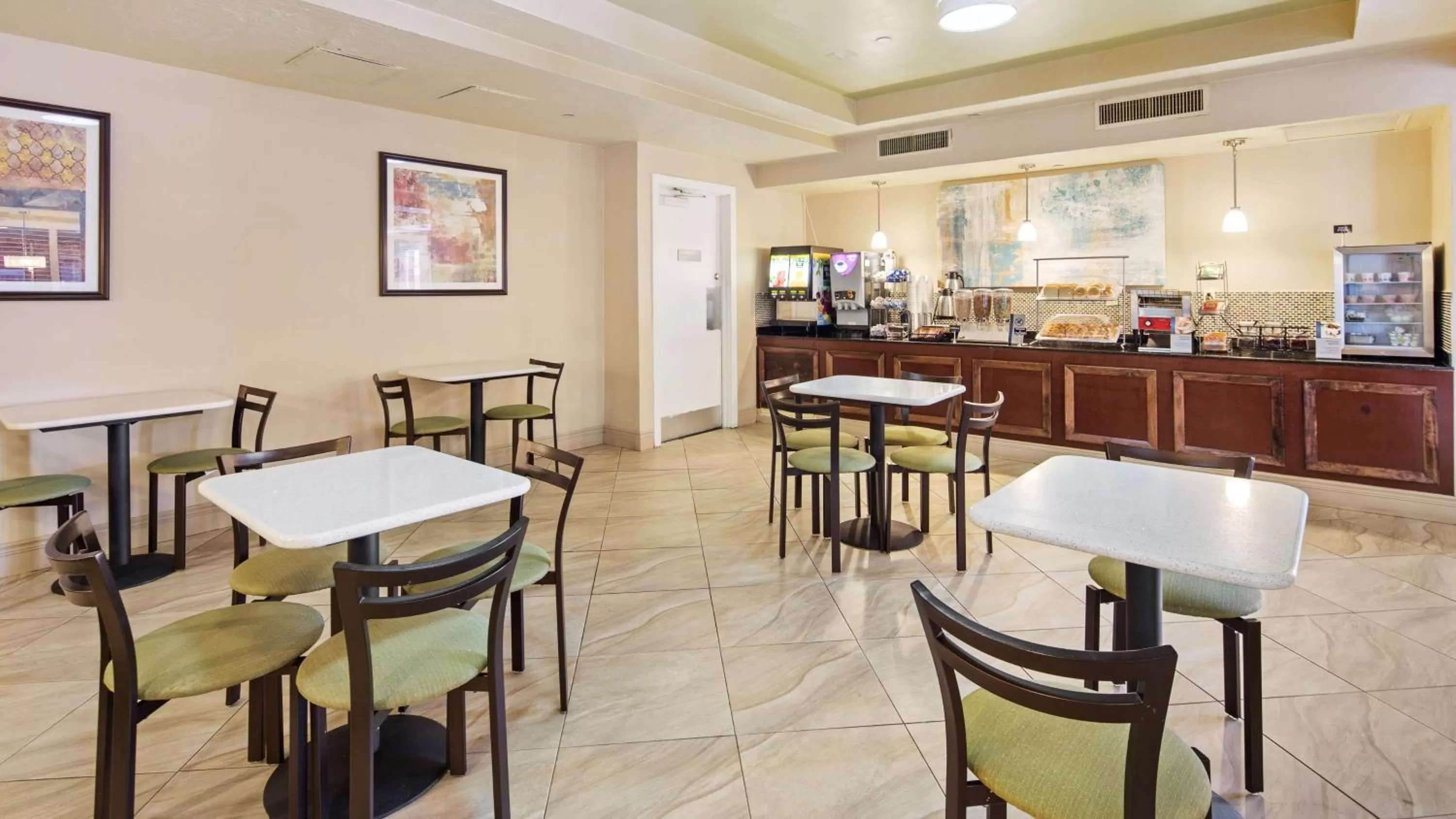 Breakfast in Best Western Plus Deerfield Beach Hotel & Suites