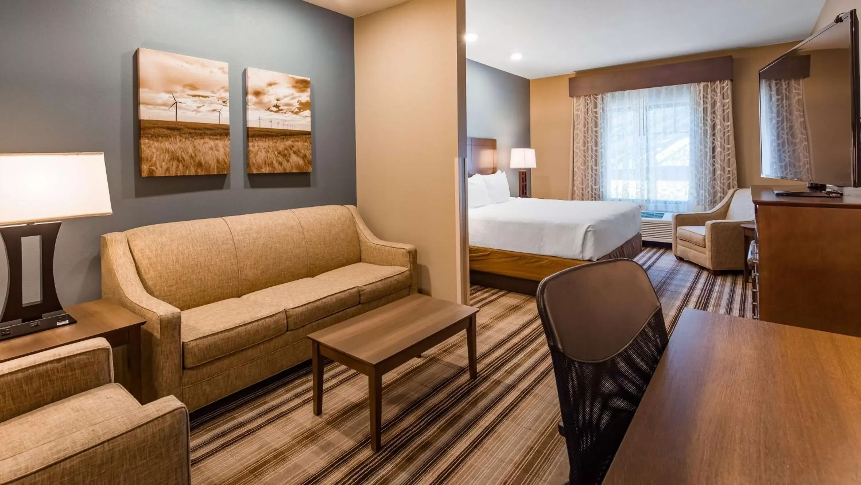 Bedroom, Bed in Best Western Plus Overland Inn Bedroom, Bed in Best Western Plus Overland Inn