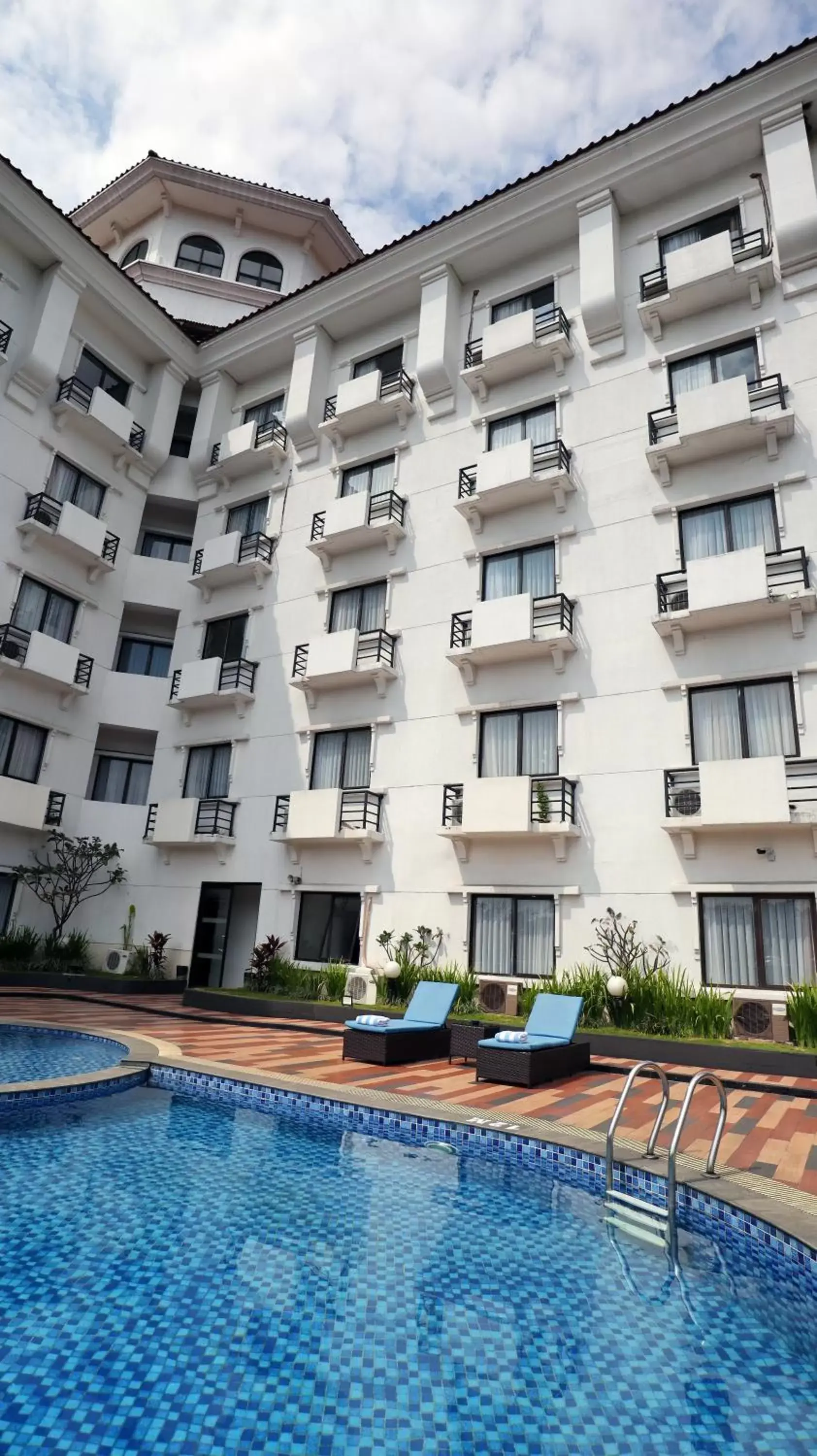 Property Building in Vue Palace, ARTOTEL Curated Property Building in Vue Palace, ARTOTEL Curated