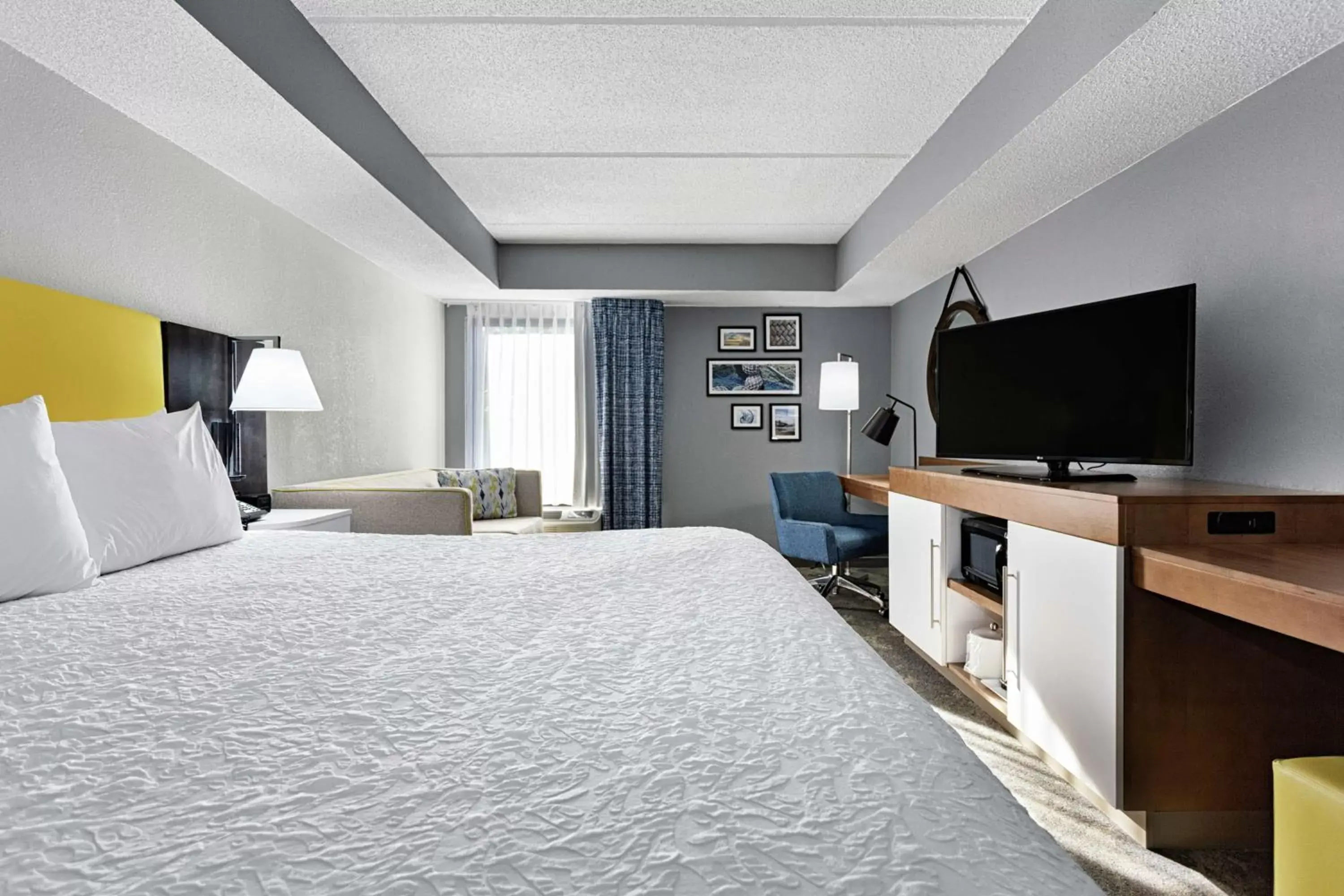 King Room with Sofa Bed - Mobility Accessible/Non-Smoking in Hampton Inn Amelia Island King Room with Sofa Bed - Mobility Accessible/Non-Smoking in Hampton Inn Amelia Island