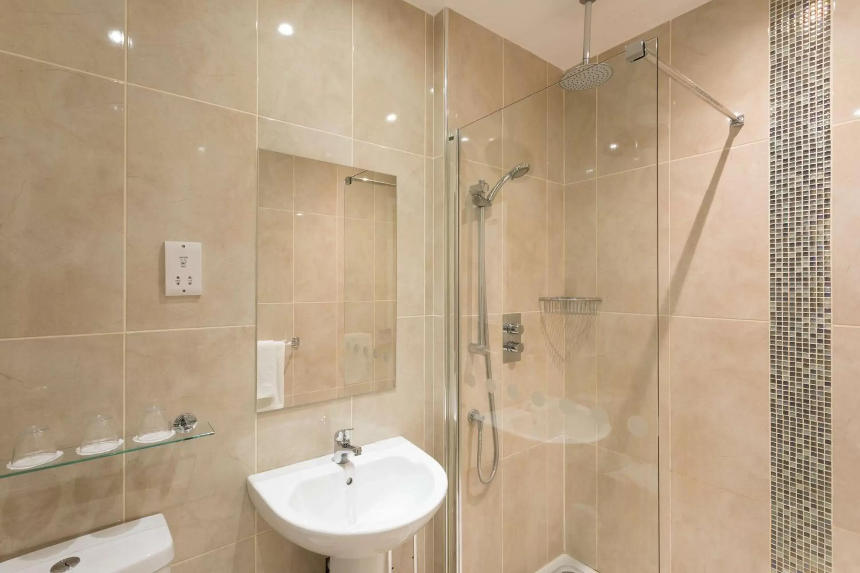 Bathroom in Park Inn by Radisson Shannon Airport