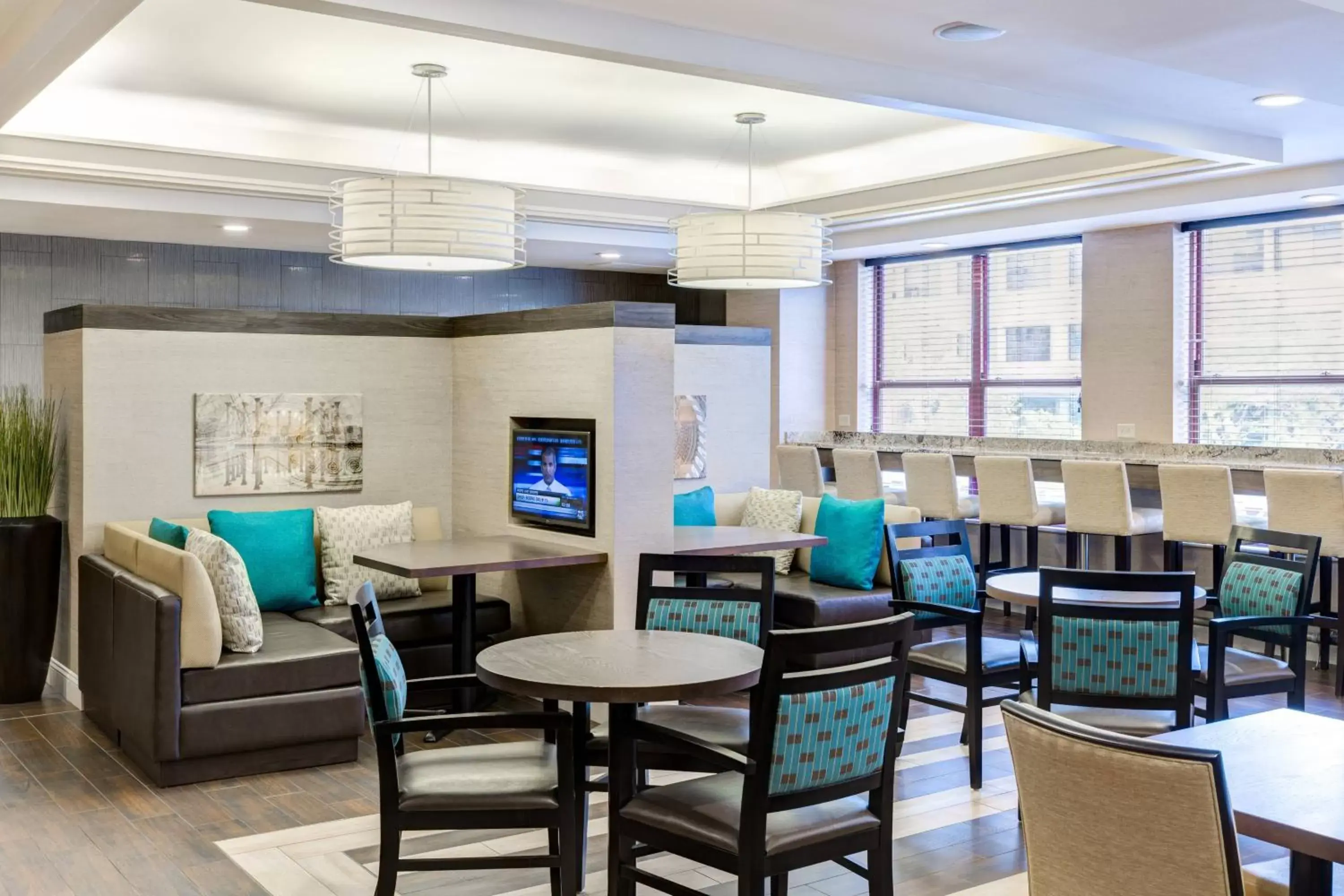 Restaurant/places to eat in Residence Inn Washington, DC/ Downtown