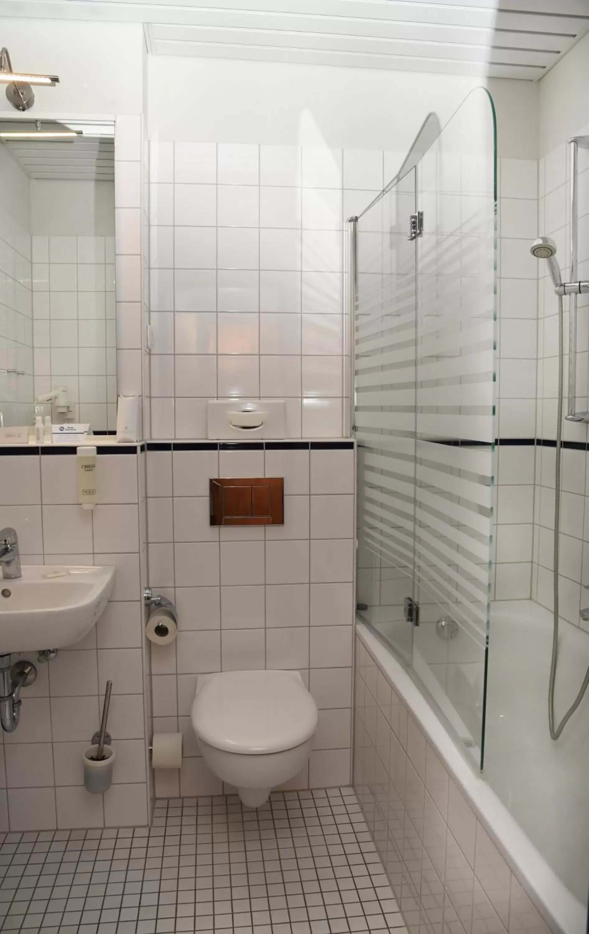 Shower, Bathroom in Best Western Comfort Business Hotel Düsseldorf-Neuss