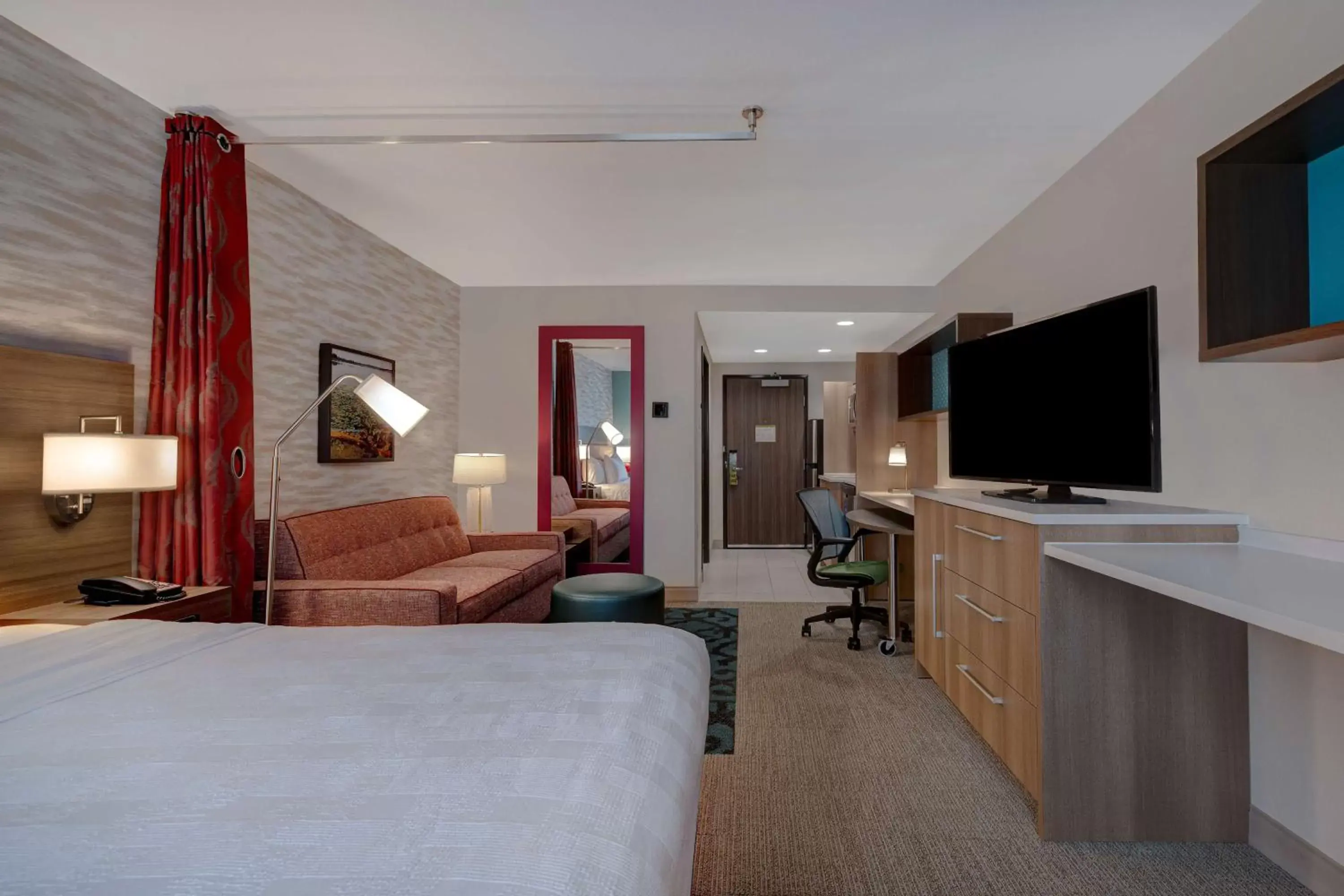 Bedroom, TV/Entertainment Center in Home2 Suites By Hilton DeKalb