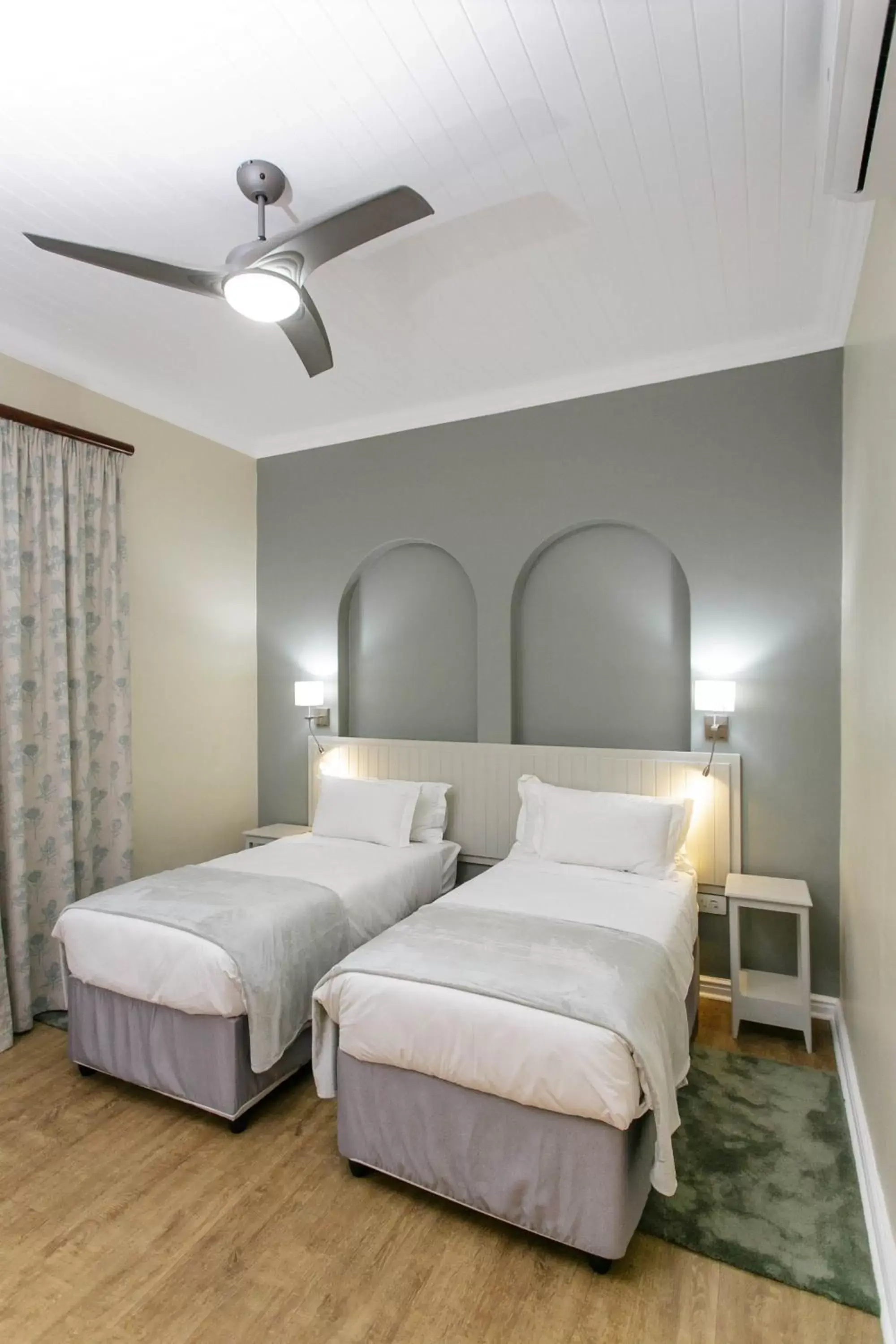 Bed in Queens Hotel by BON Hotels