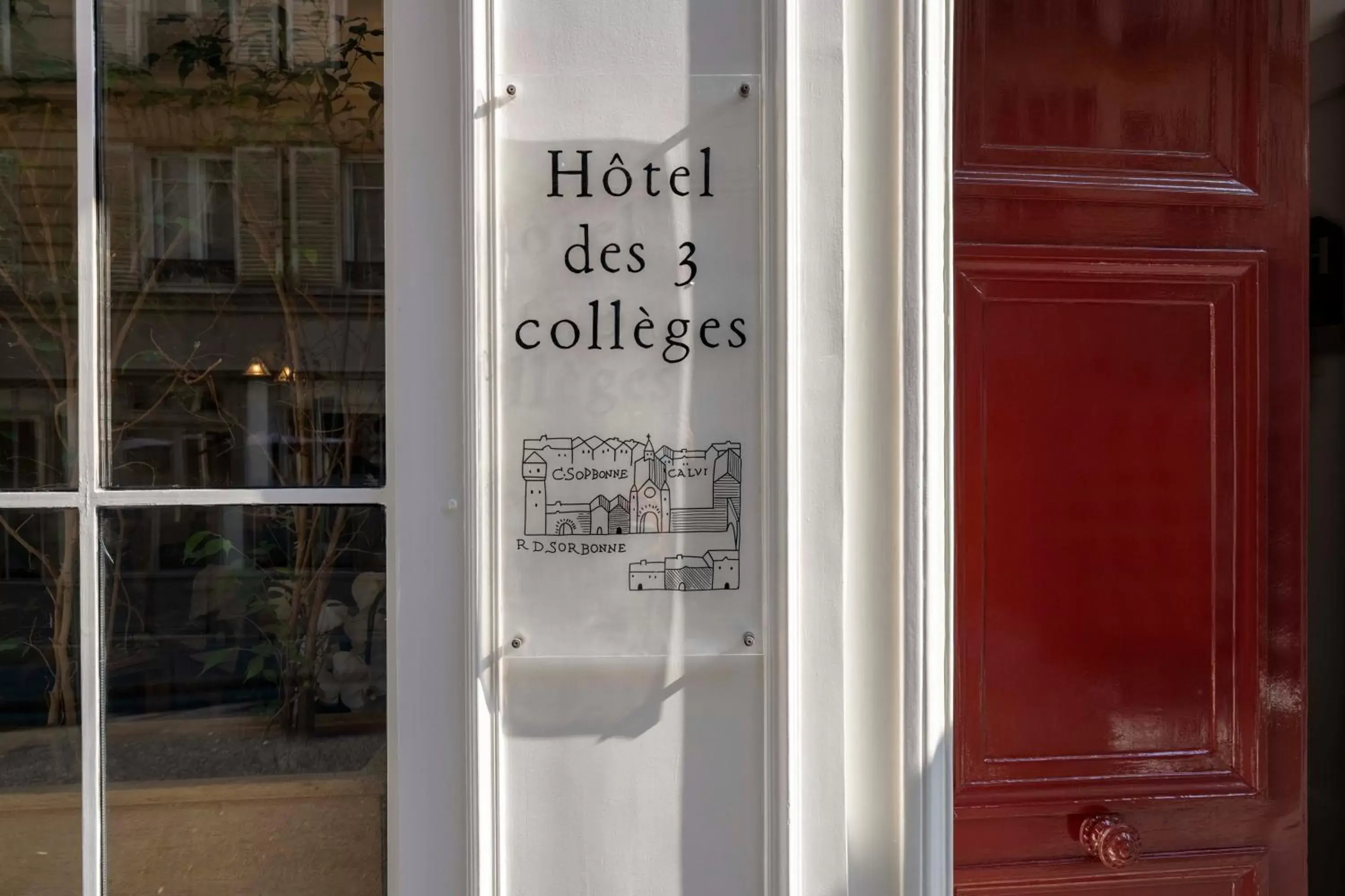 Facade/entrance in Hôtel des 3 Collèges