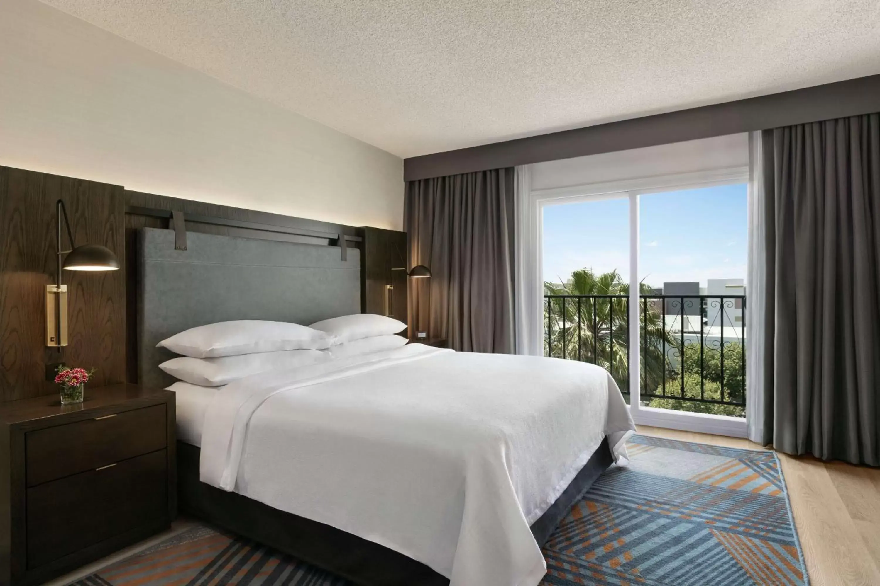 Bed in Embassy Suites by Hilton Los Angeles Downey