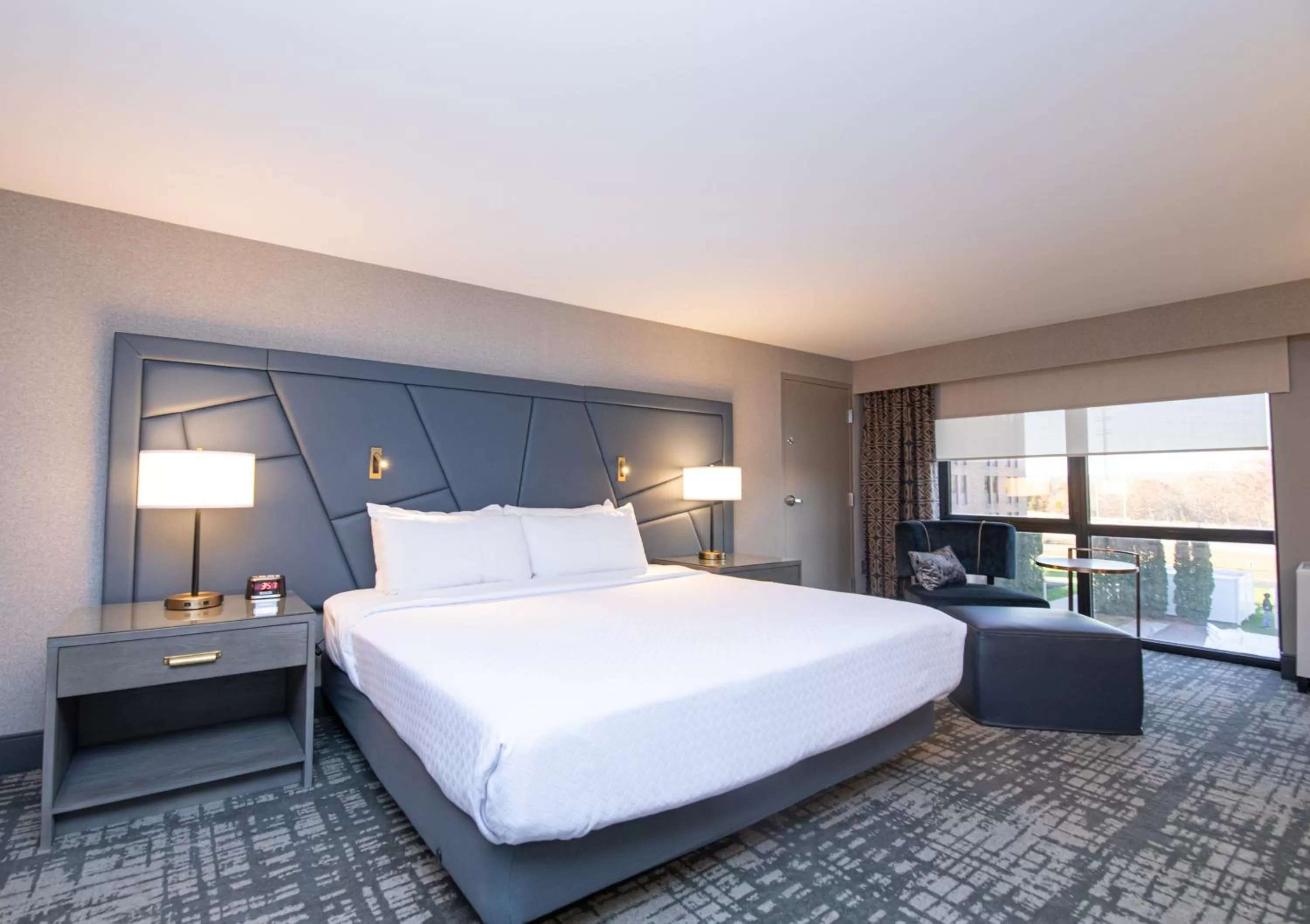 Photo of the whole room, Bed in Crowne Plaza Providence-Warwick (Airport) by IHG