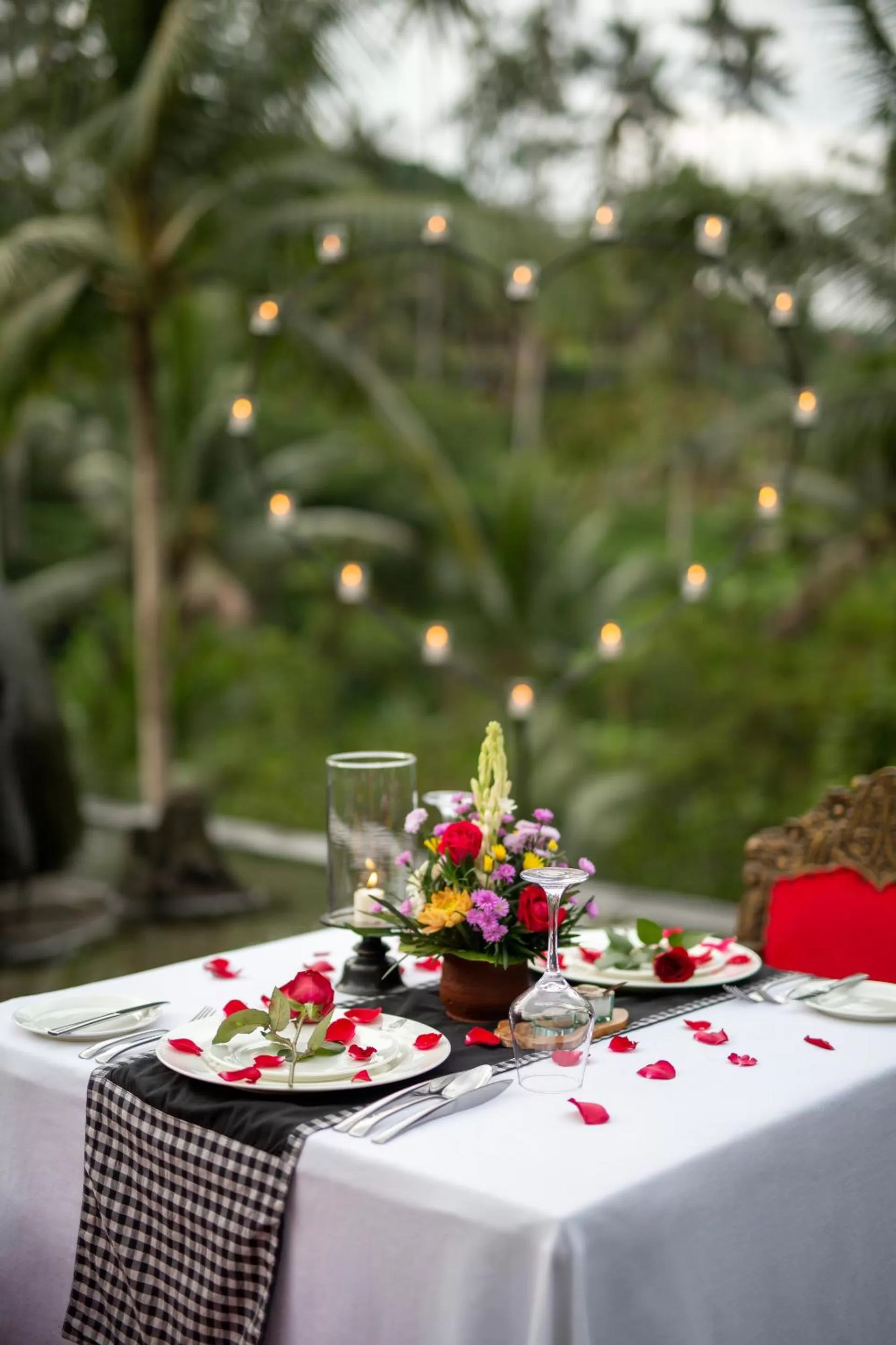 Restaurant/places to eat in The Kayon Resort