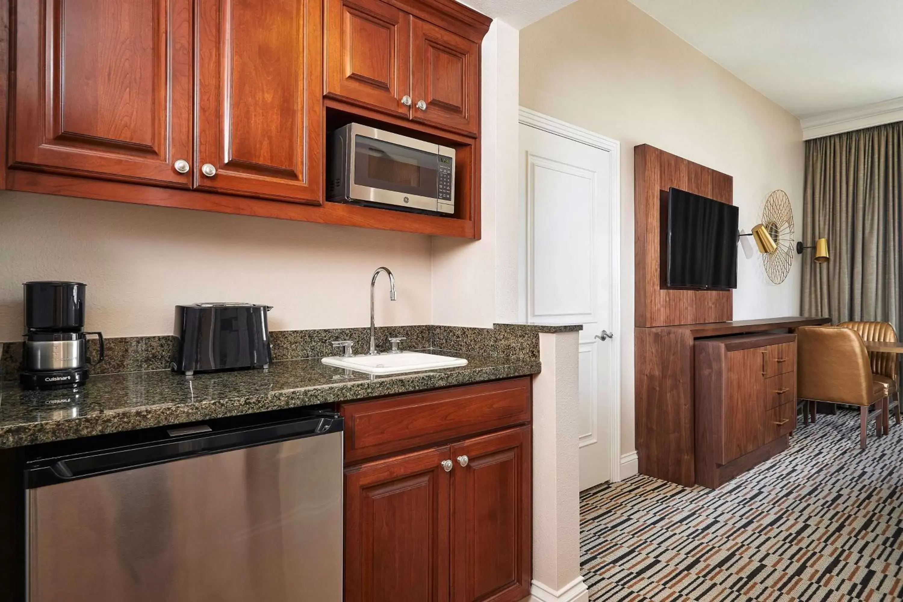 Bedroom, Kitchen/Kitchenette in Hilton Grand Vacations Club on the Las Vegas Strip
