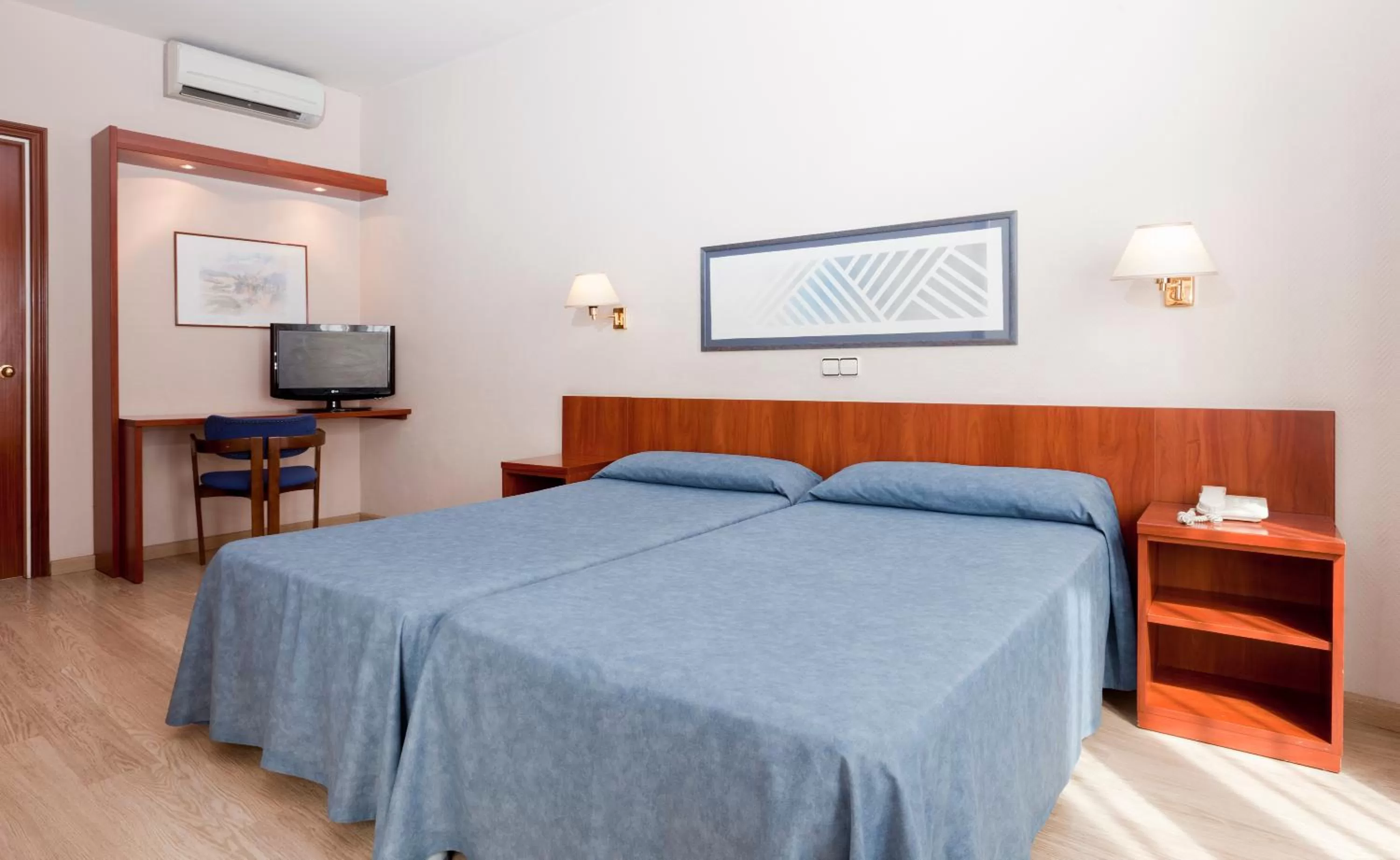 Bedroom, Bed in Peninsular