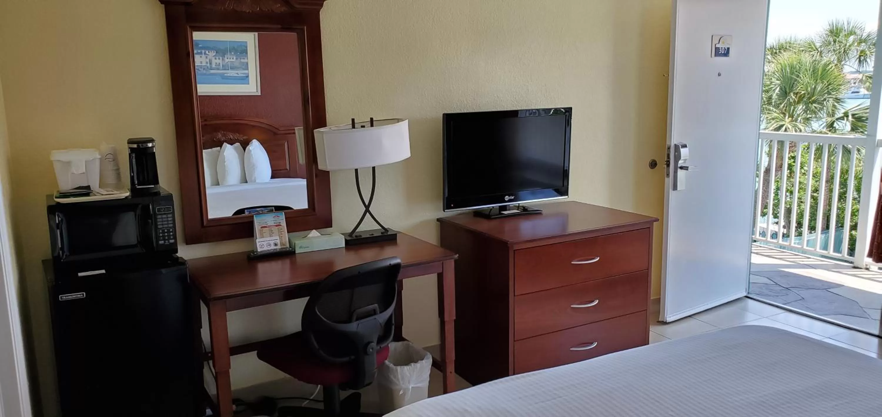TV and multimedia, Bed in Clearwater Beach Hotel