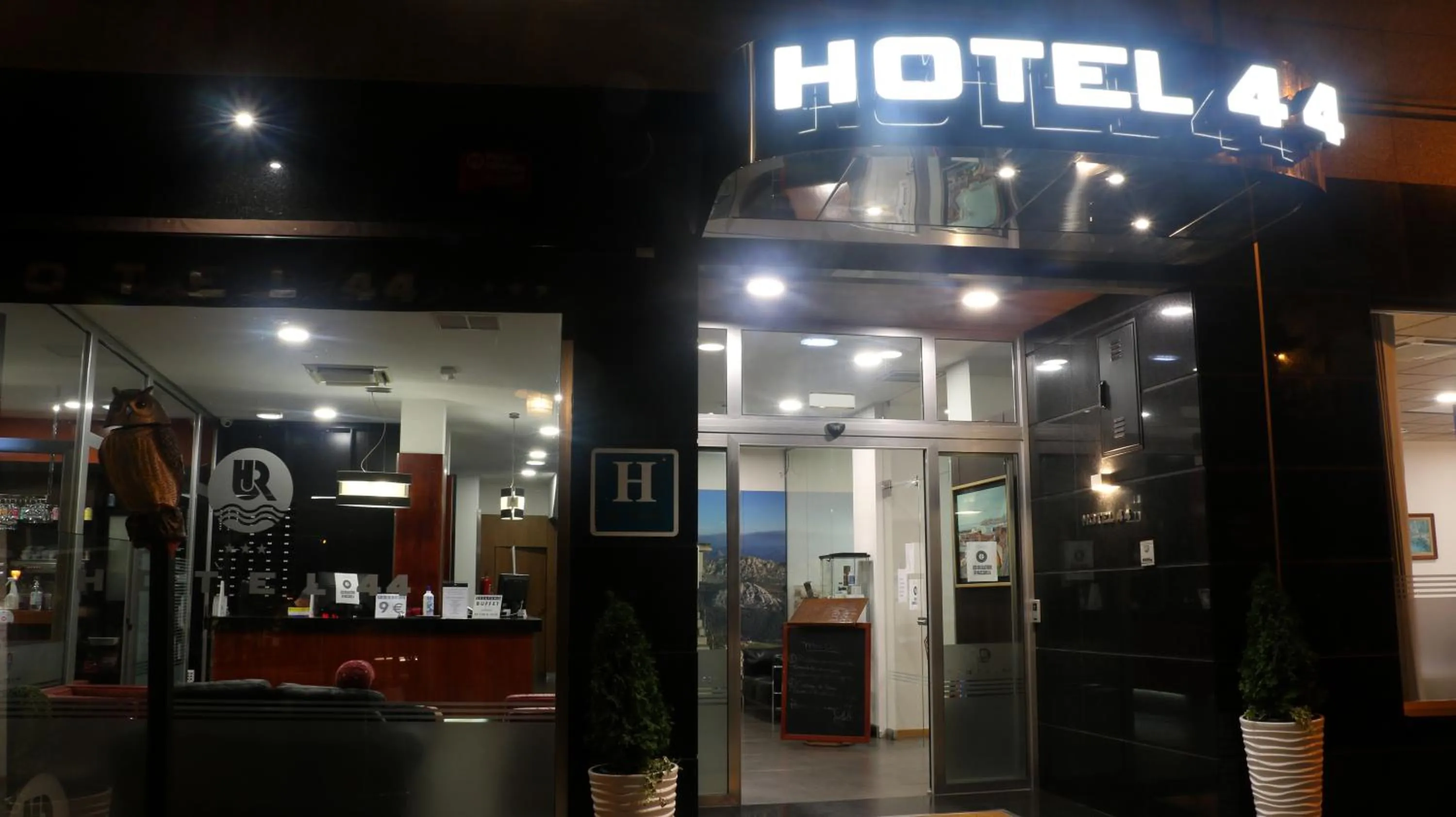 Lobby or reception in Hotel 44