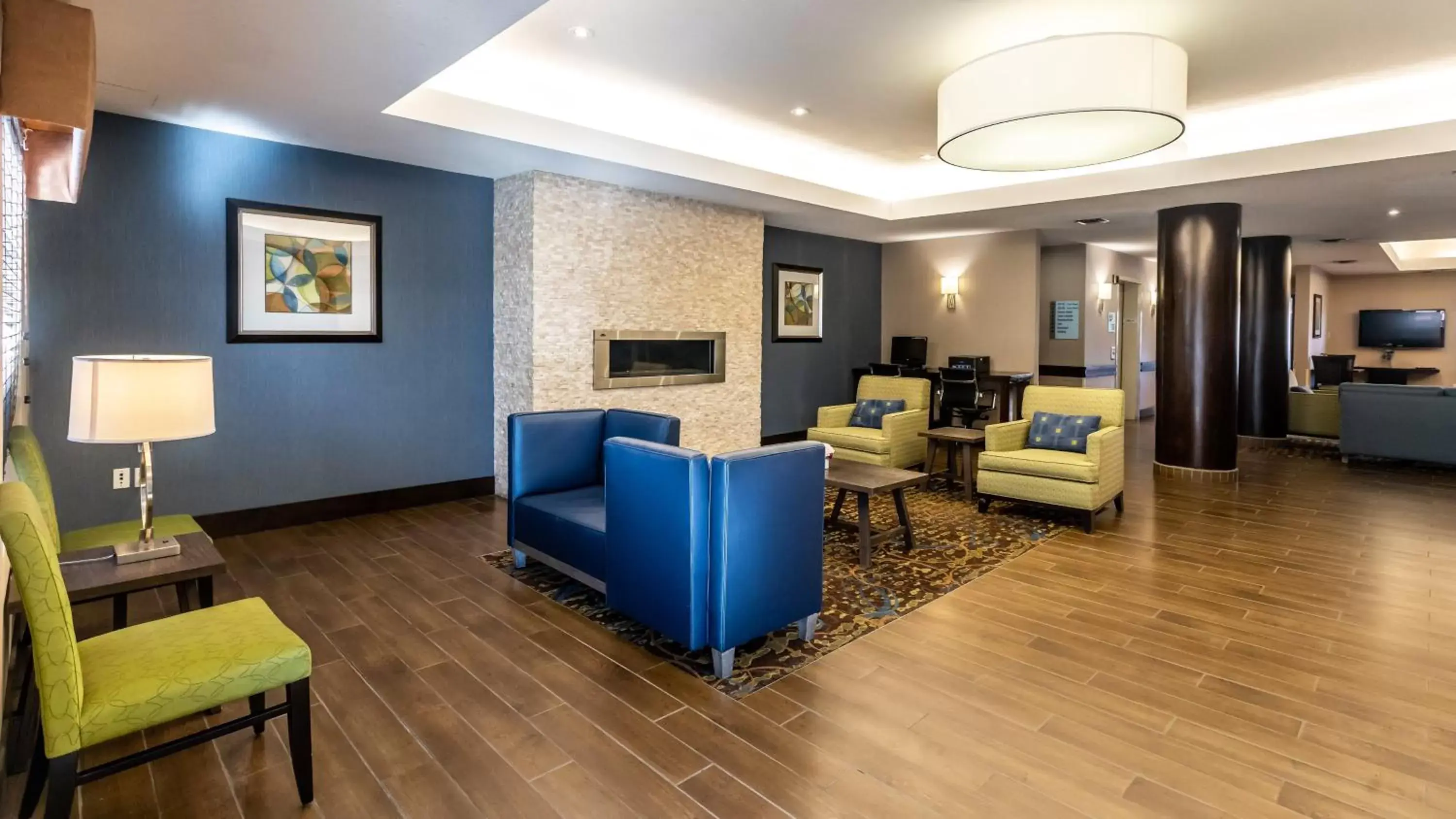 Lobby or reception, Seating Area in Holiday Inn Express Hotel & Suites - Edmonton International Airport, an IHG Hotel