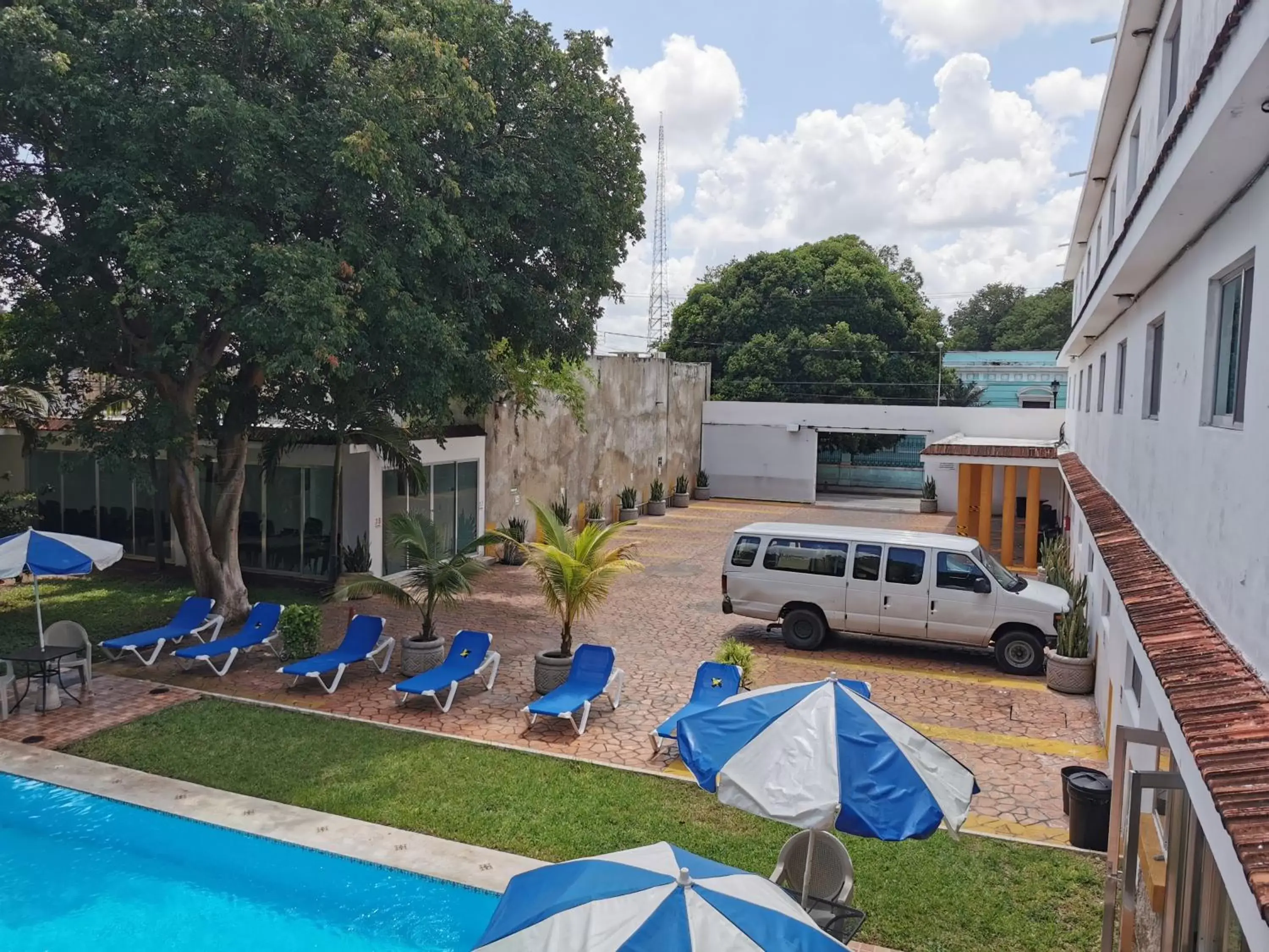 Patio, Swimming Pool in Hotel Las Dalias Inn