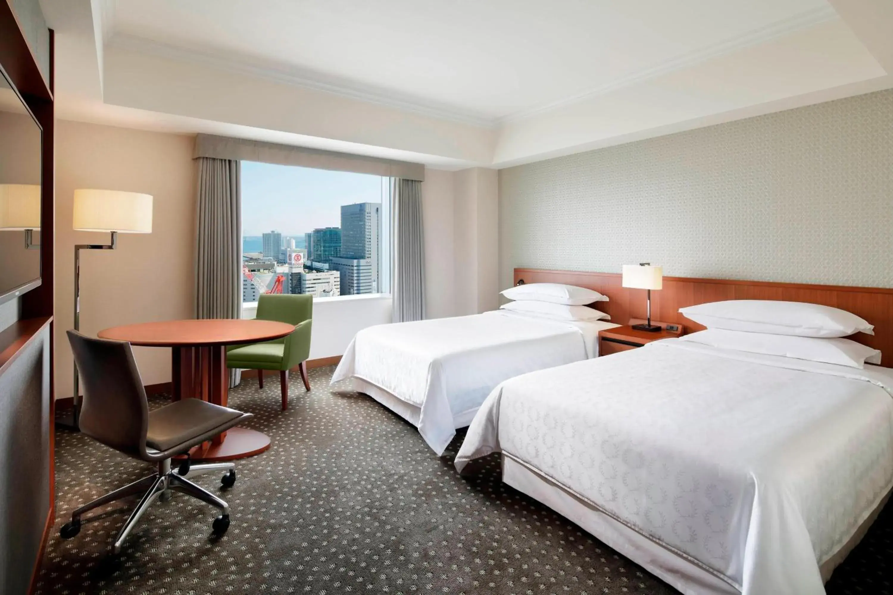 Photo of the whole room, Bed in Yokohama Bay Sheraton Hotel and Towers