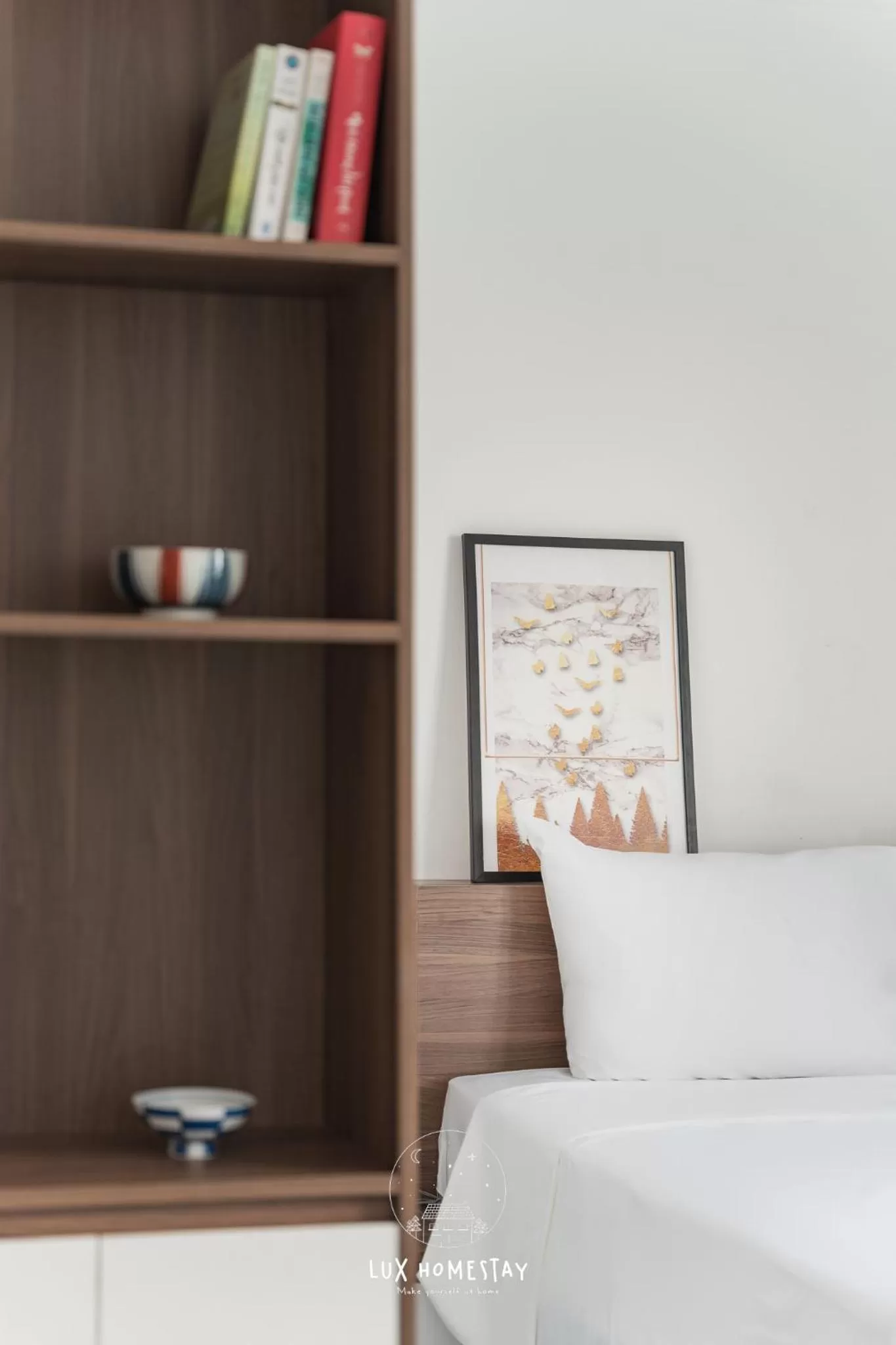 Photo of the whole room, Bed in Lux Westlake Studio