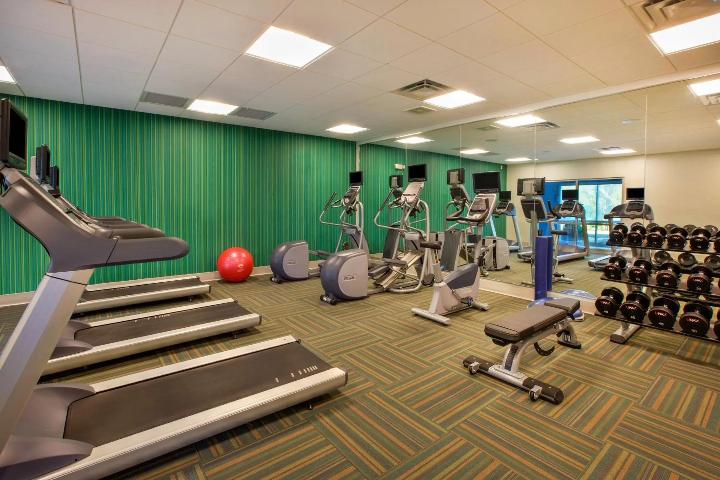 Spa and wellness centre/facilities, Fitness Center/Facilities in Holiday Inn Express & Suites New Castle, an IHG Hotel