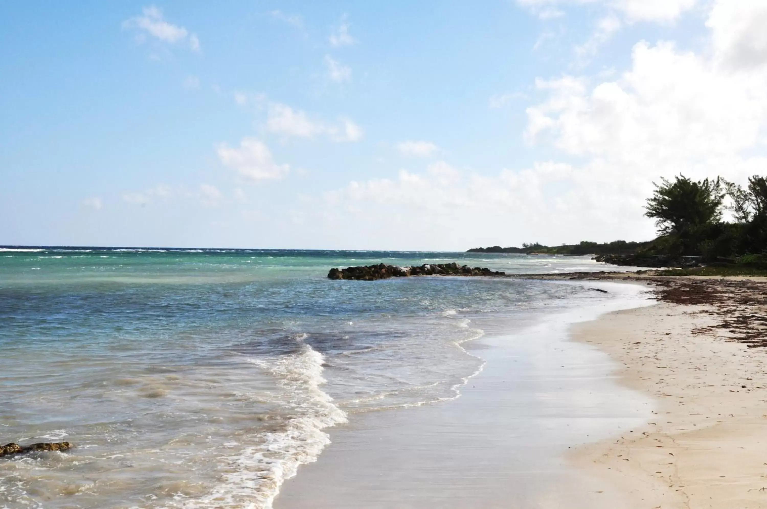 Beach in Seacastles by the beach/pool