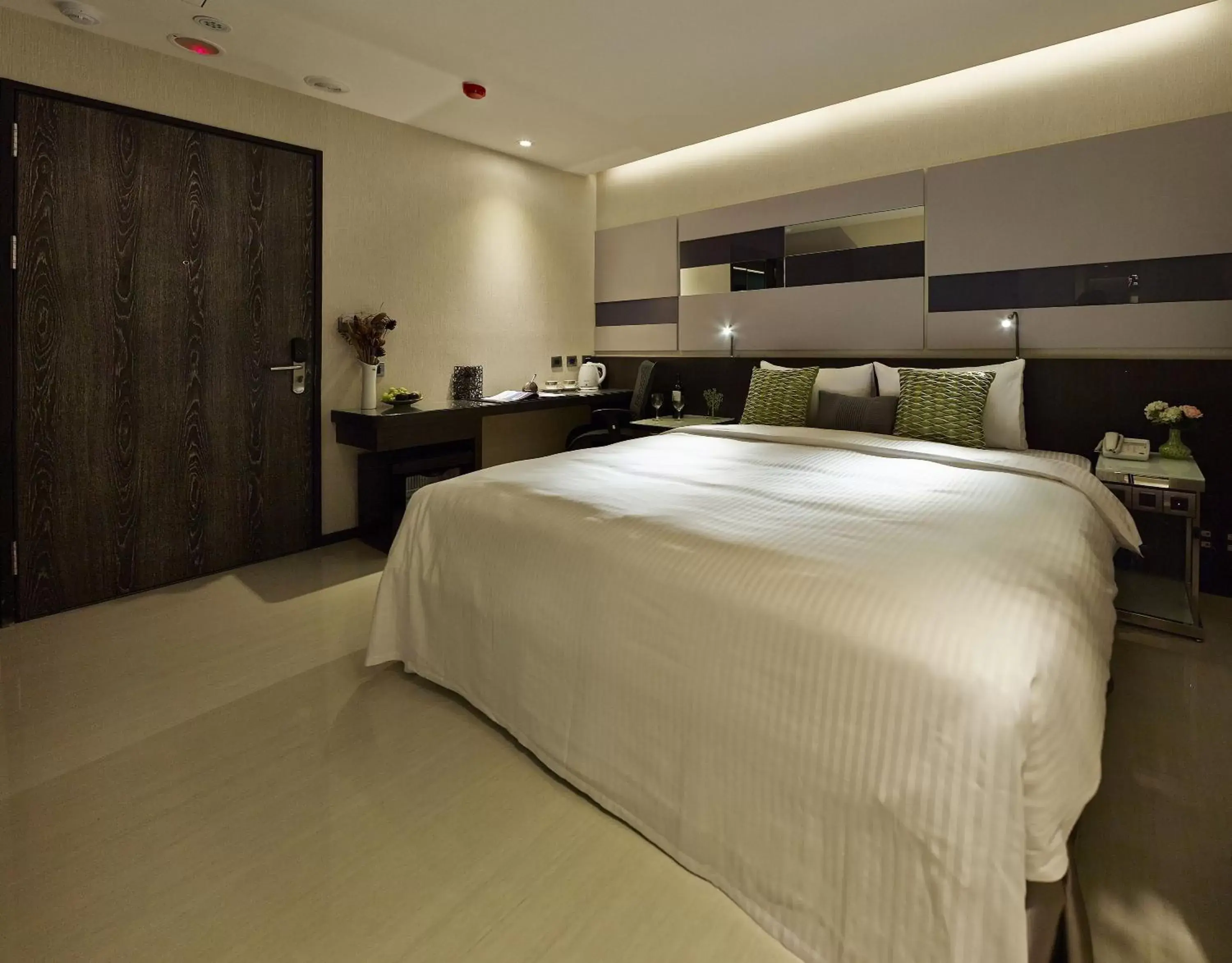 Photo of the whole room, Bed in Beauty Hotels Taipei - Hotel B7