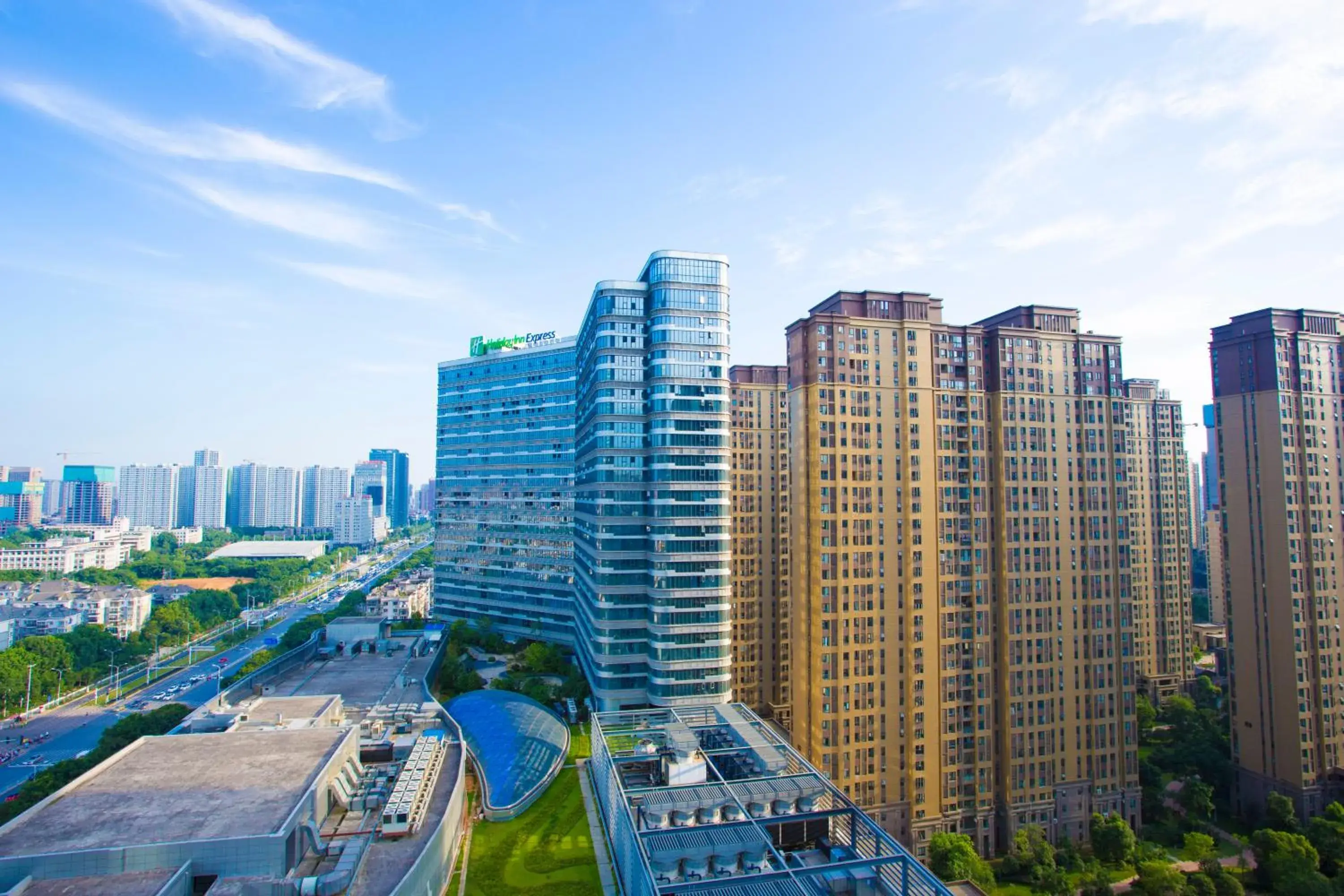 Property building in Holiday Inn Express - Wuhan Optical Valley by IHG Property building in Holiday Inn Express - Wuhan Optical Valley by IHG