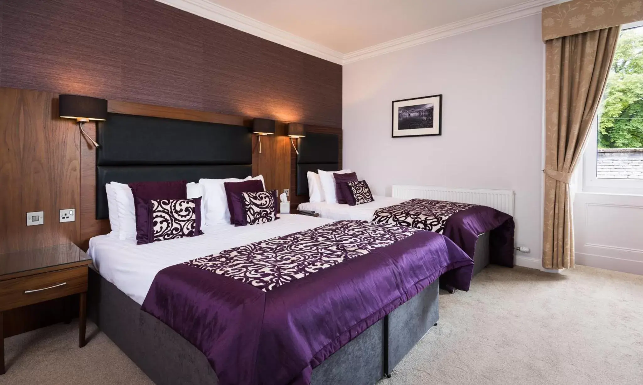 Triple Room with Bathroom in Rosehill Guest House Triple Room with Bathroom in Rosehill Guest House