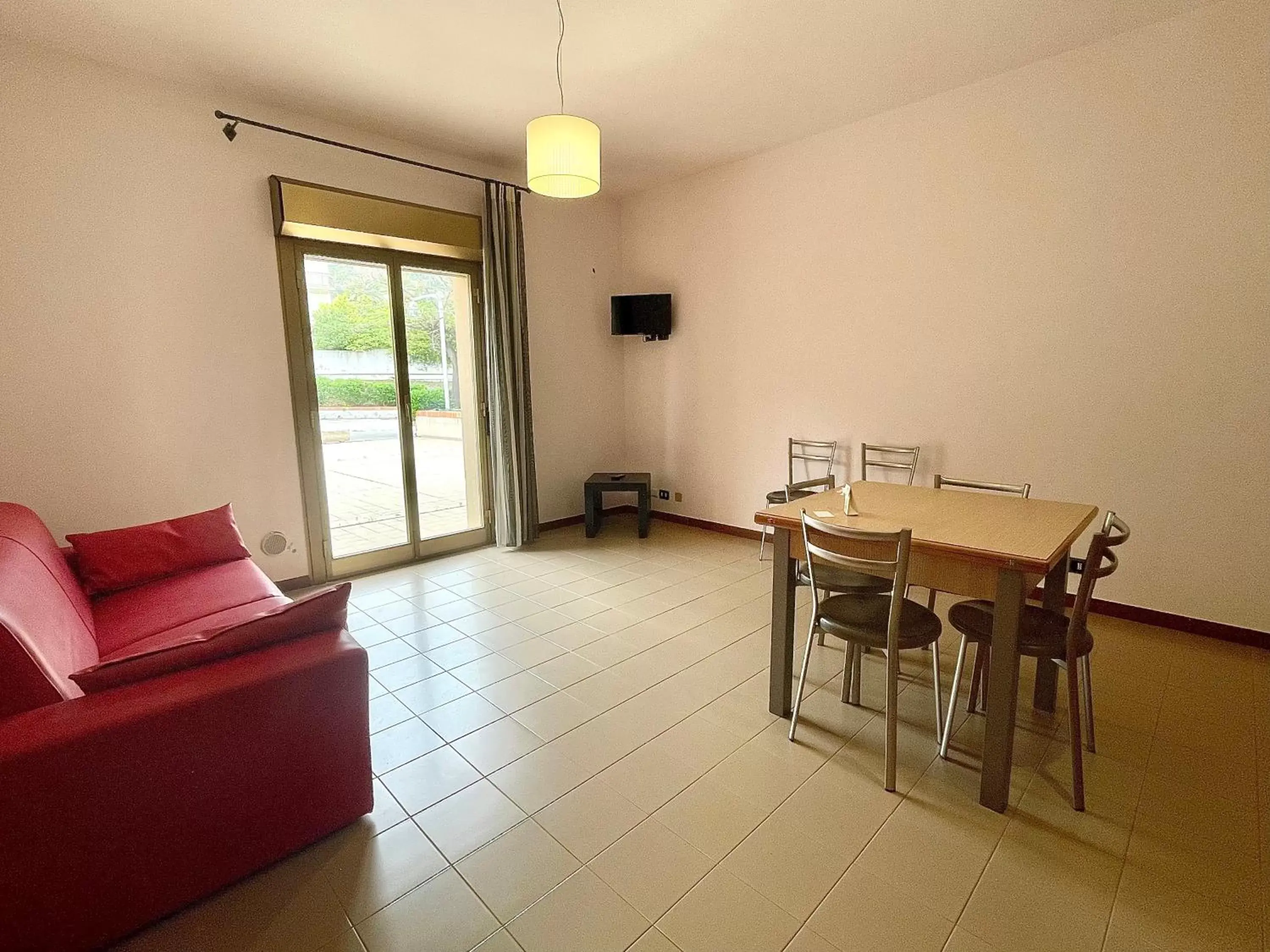 TV and multimedia, Dining Area in Aparthotel Isabella