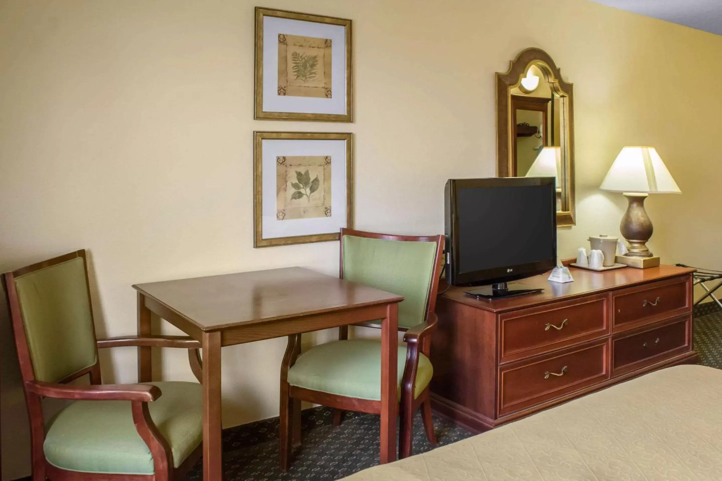 Photo of the whole room, TV/Entertainment Center in Quality Inn & Suites