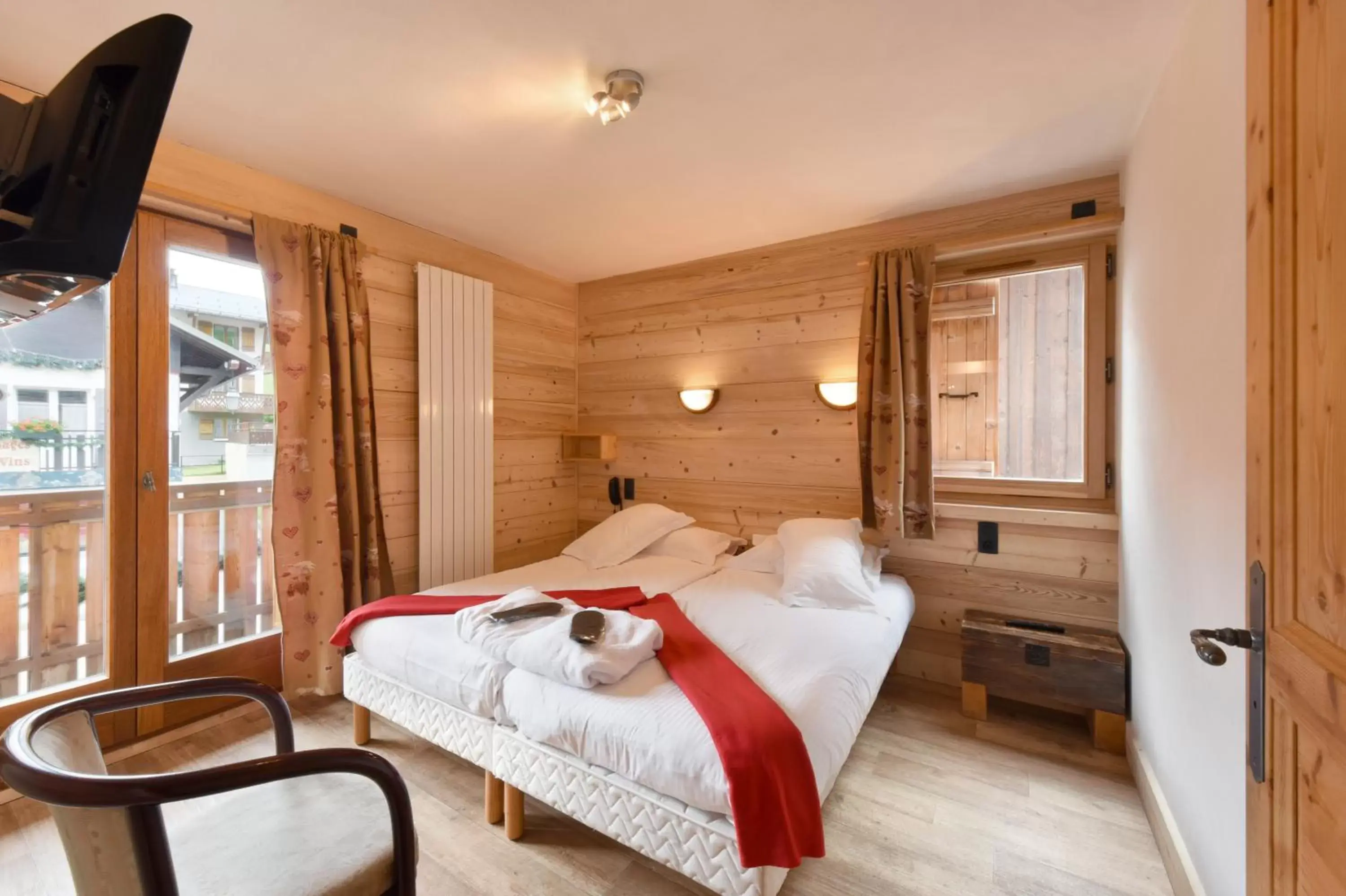 Bedroom in Loc'Hotel Alpen Sports