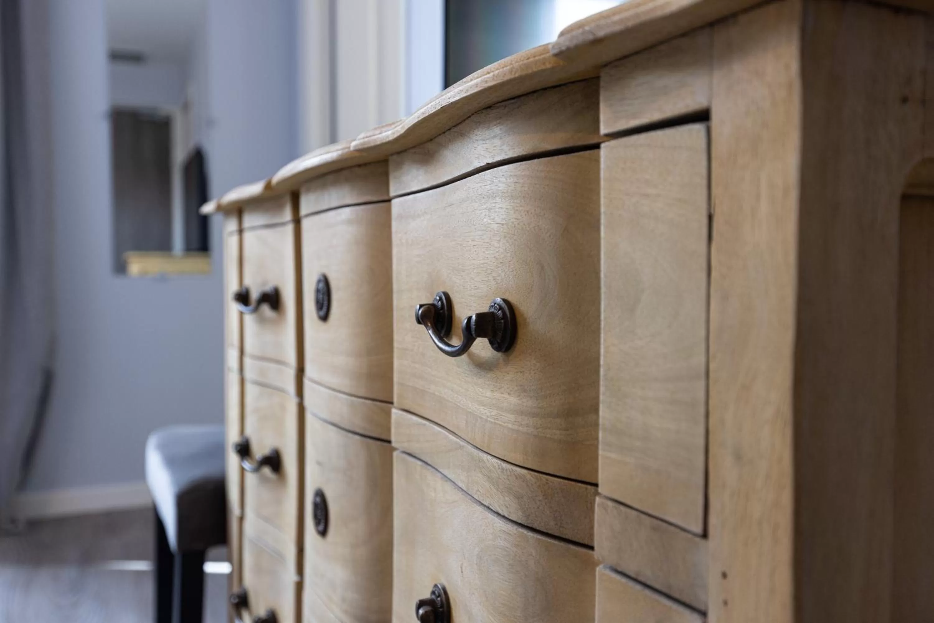wardrobe in Hôtel-Restaurant des Augustins