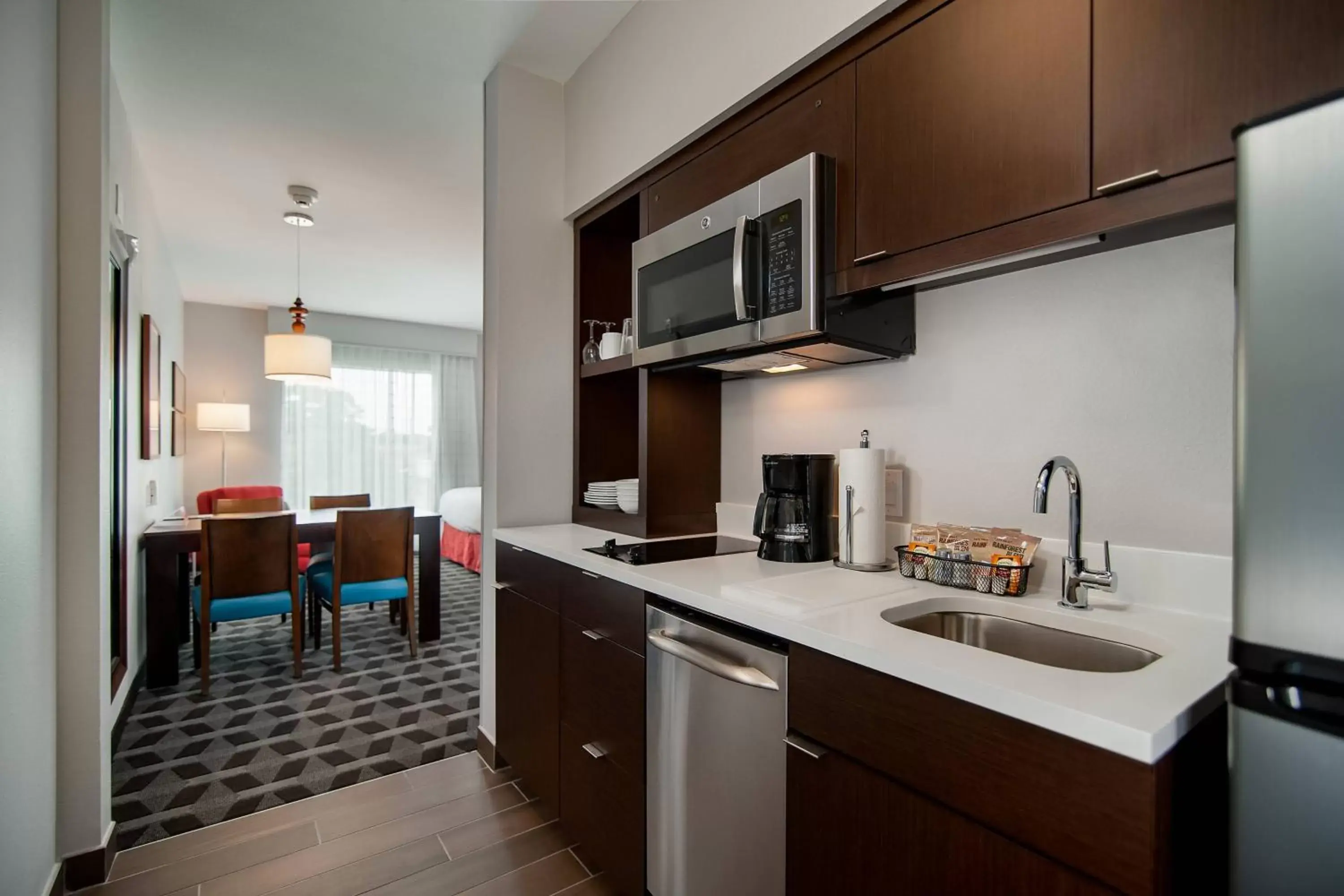 Kitchen or kitchenette, Kitchen/Kitchenette in TownePlace Suites Fort Worth University Area/Medical Center