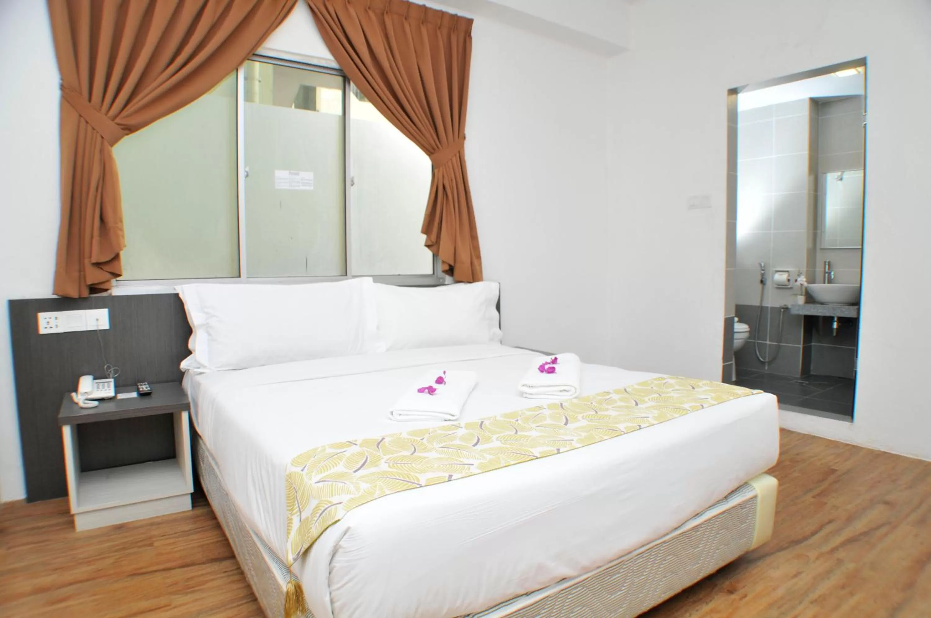 Bedroom, Bed in Promenade Service Apartment