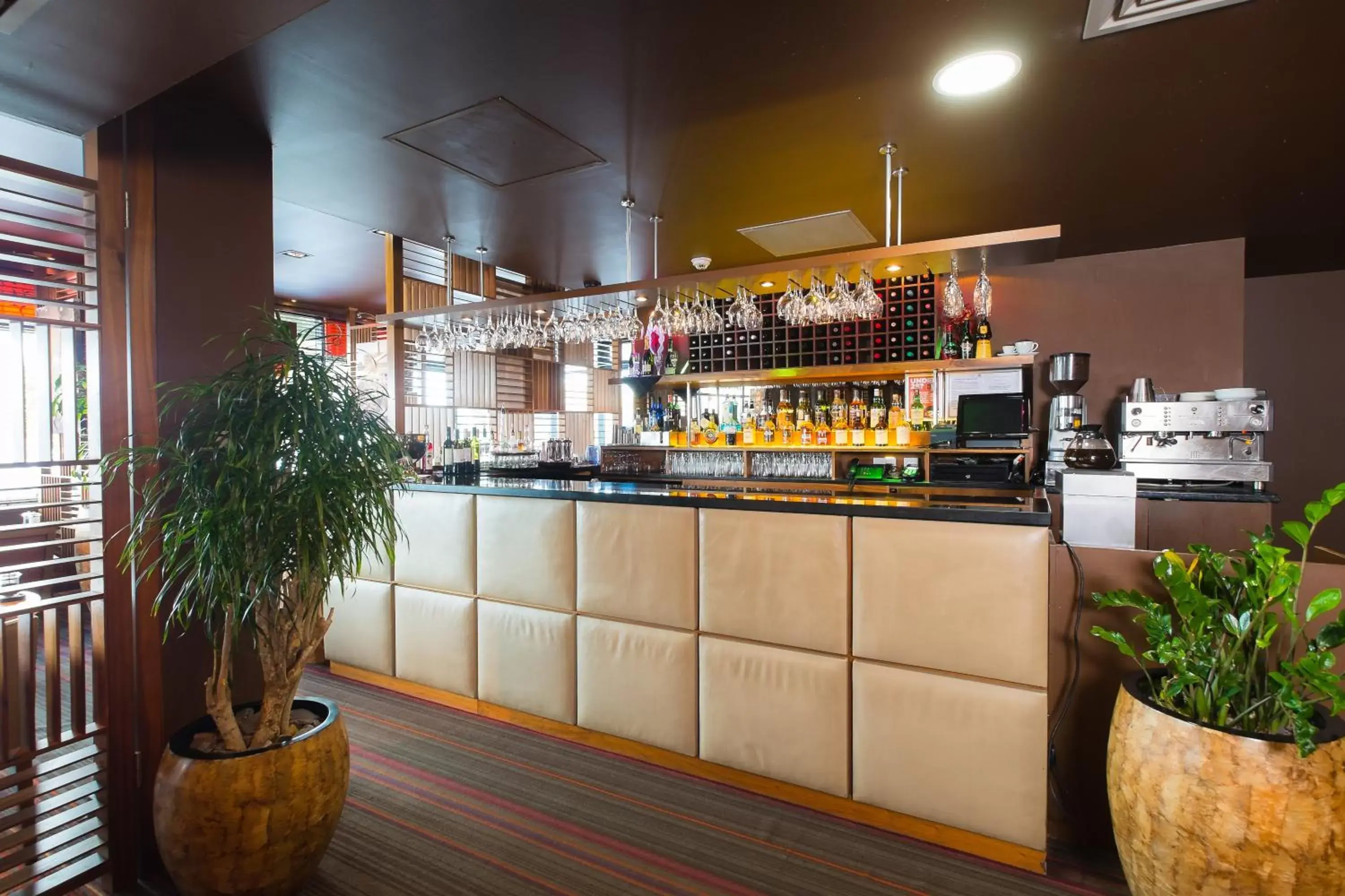 Restaurant/places to eat, Lounge/Bar in Holiday Inn Aberdeen West, an IHG Hotel