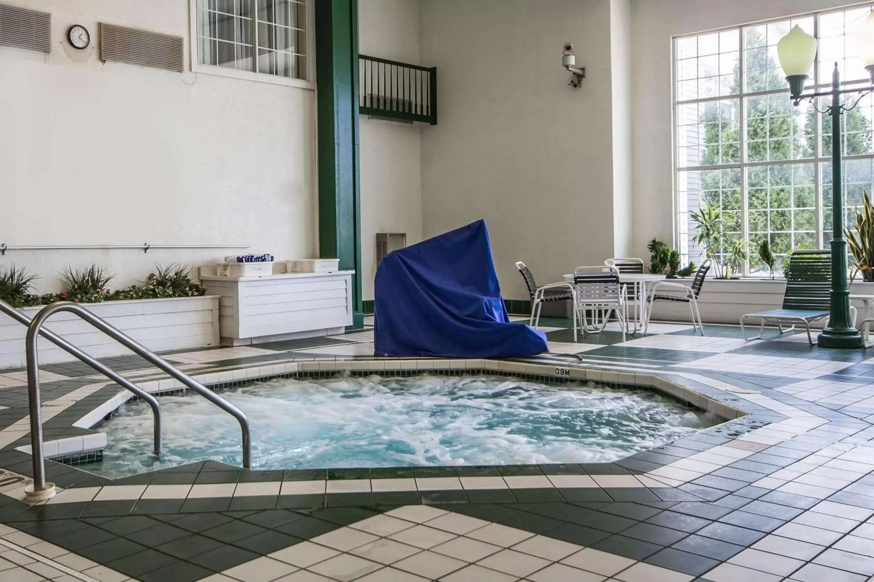 Swimming Pool in Comfort Suites Appleton Airport