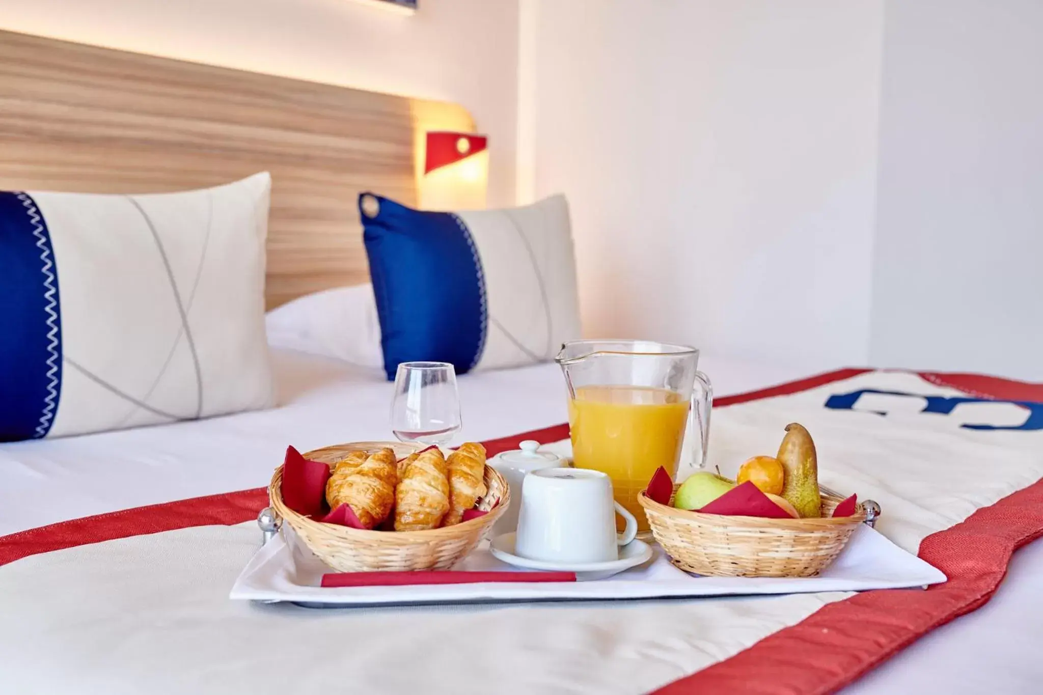 Breakfast in Hotel Club Le Plein Sud Vacances Bleues
