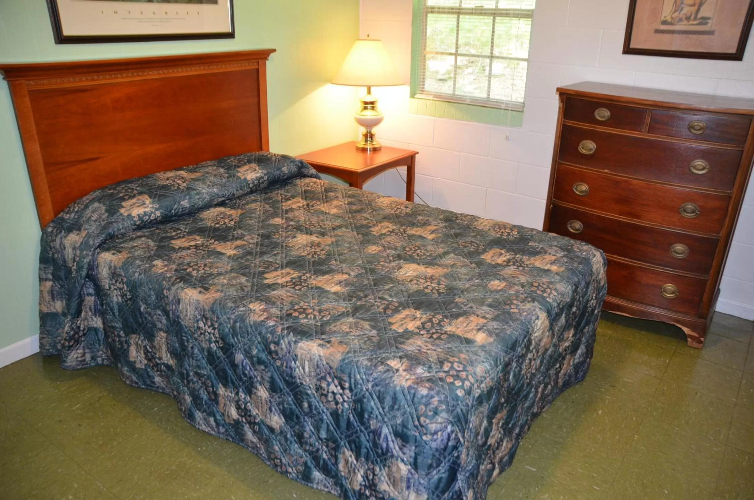Bed in The Retreat at Center Hill Lake