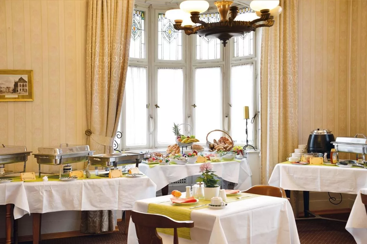 Meals in Villa Oranien