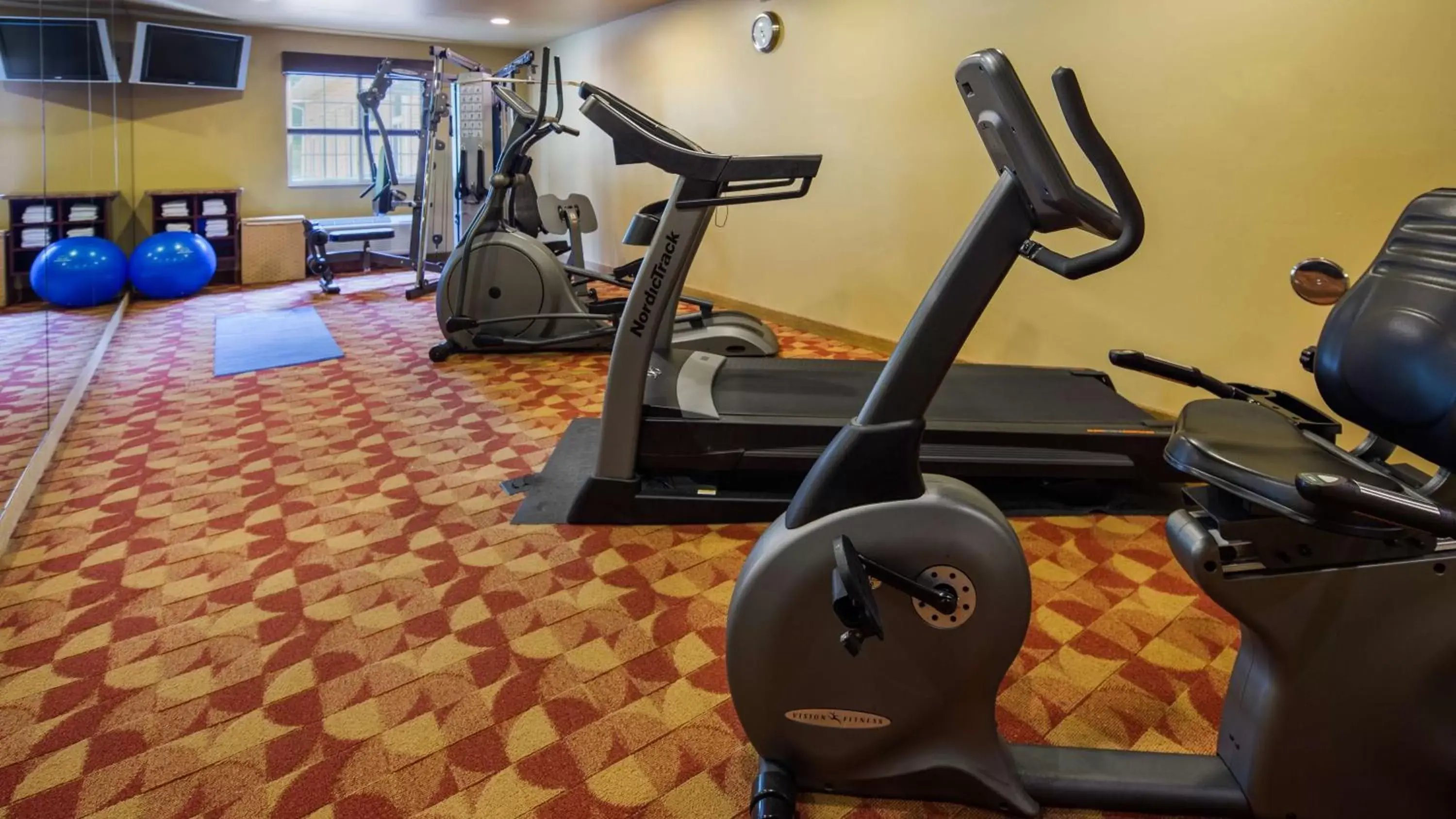 Fitness centre/facilities, Fitness Center/Facilities in Crandon Inn & Suites