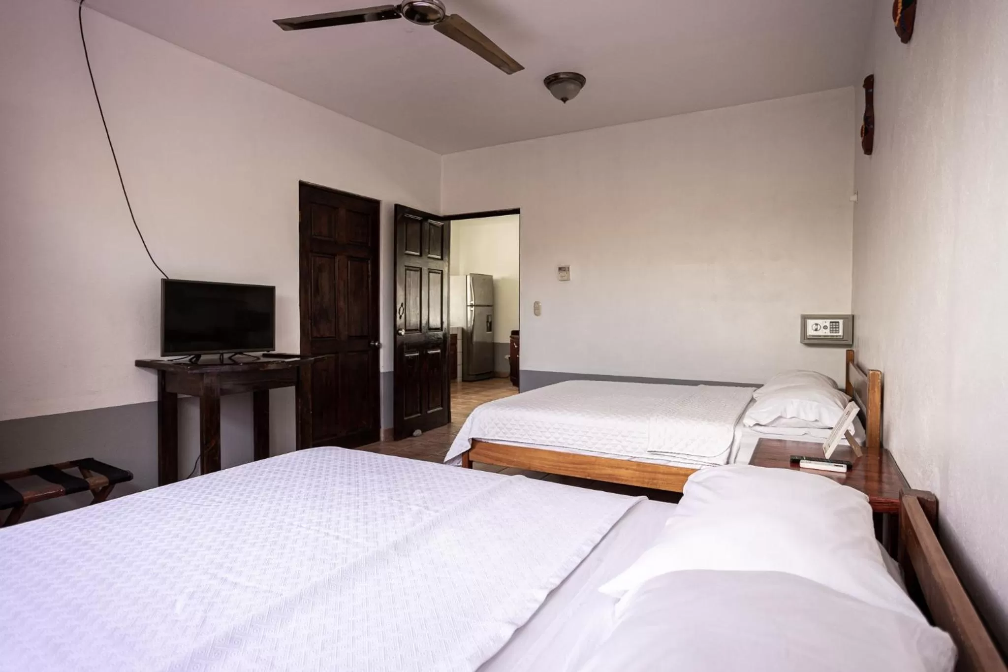 TV and multimedia, Bed in Hotel El Rancho