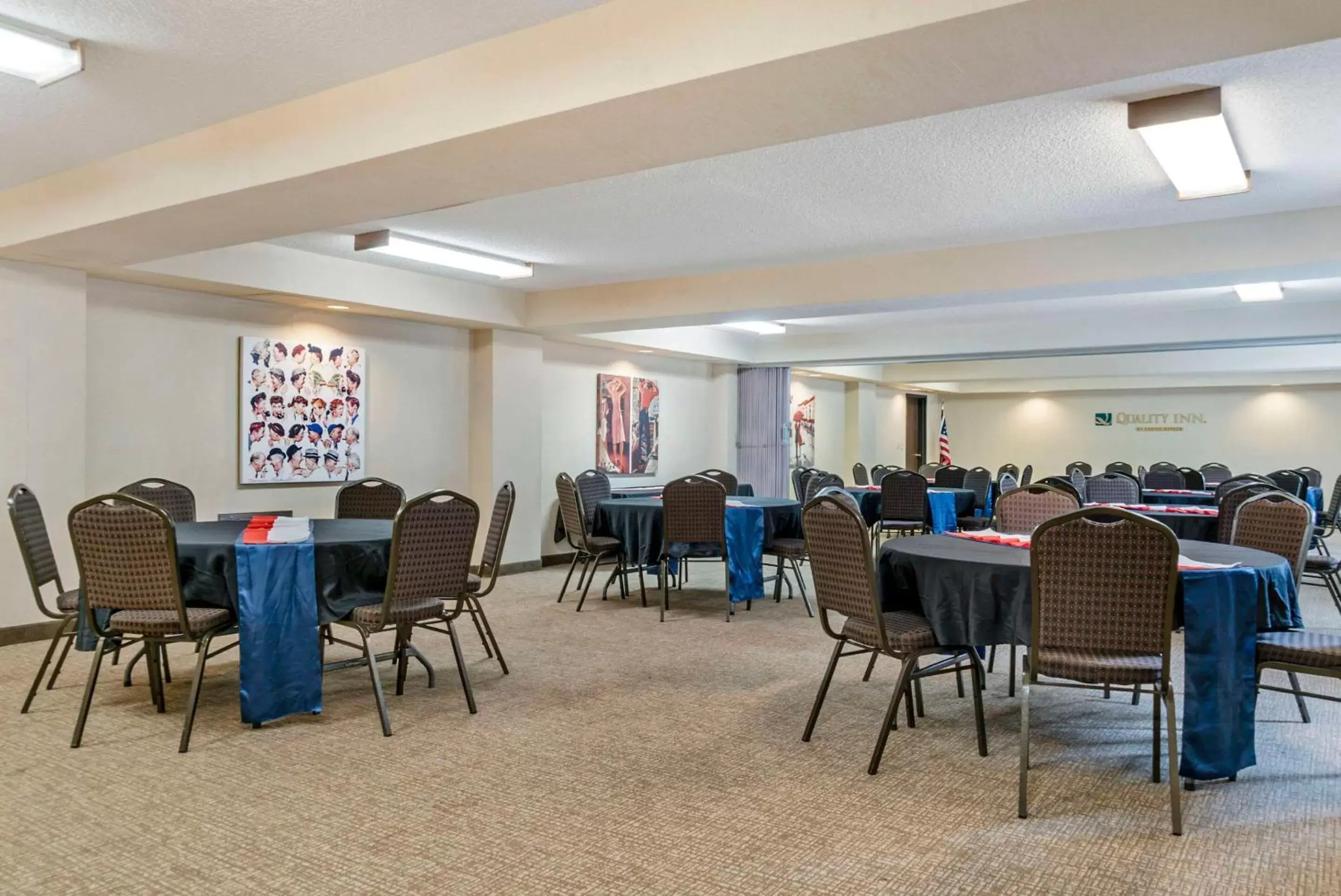 Meeting/conference room, Restaurant/Places to Eat in Quality Inn Saint Ignace