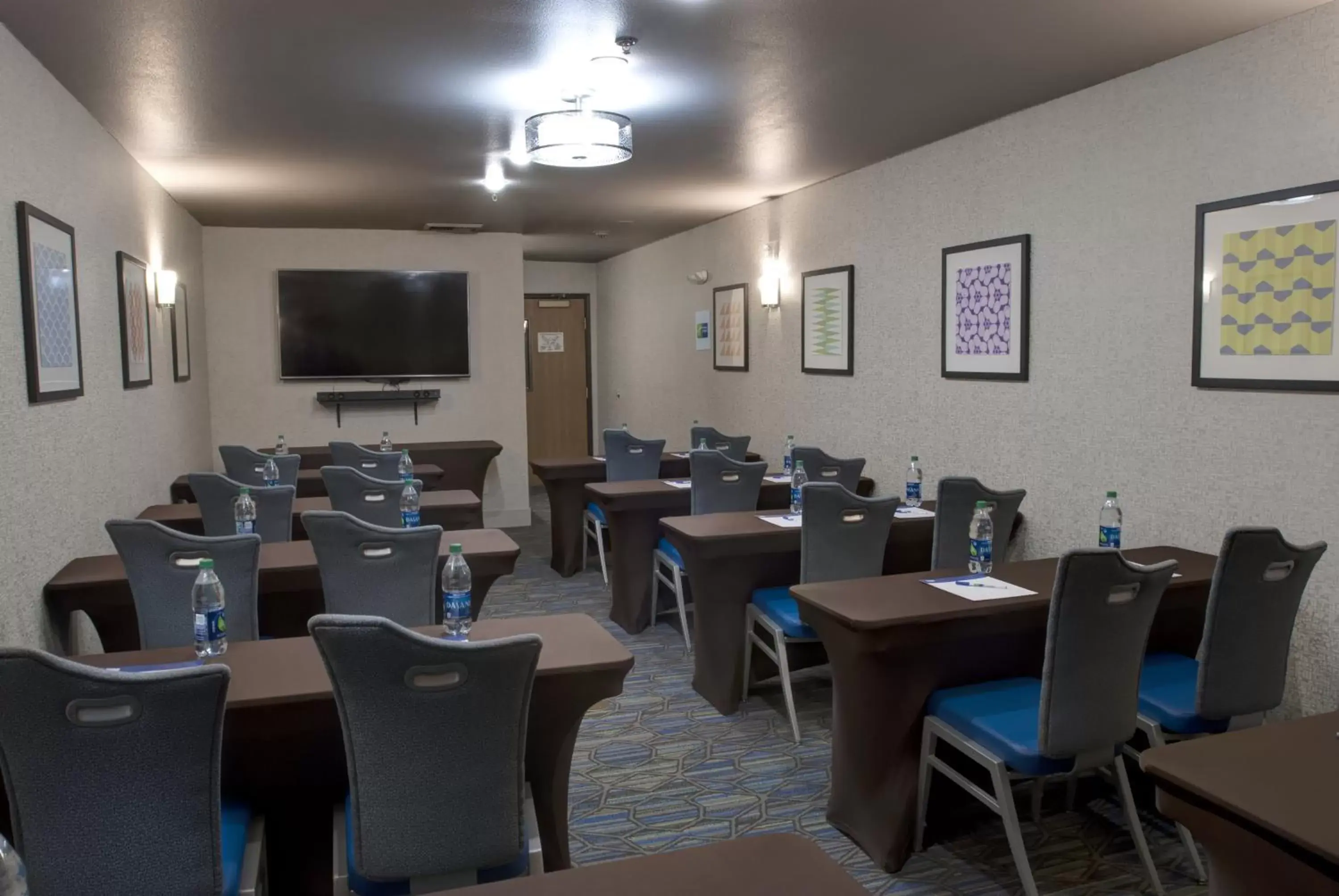 Meeting/conference room, Restaurant/Places to Eat in Holiday Inn Express Hotel & Suites Coeur D'Alene I-90 Exit 11, an IHG Hotel