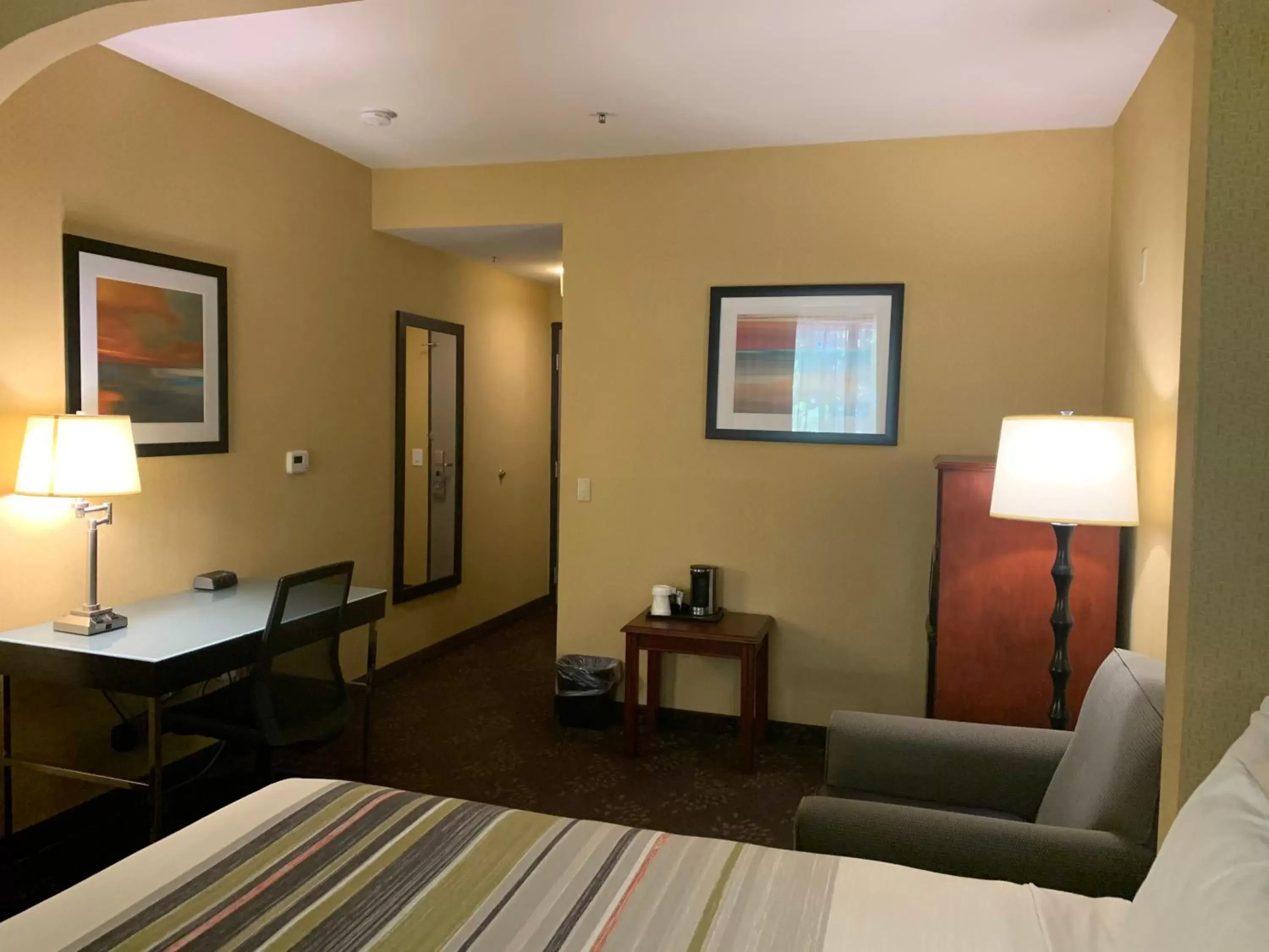 Bedroom, Seating Area in Country Inn & Suites by Radisson, San Jose International Airport, CA