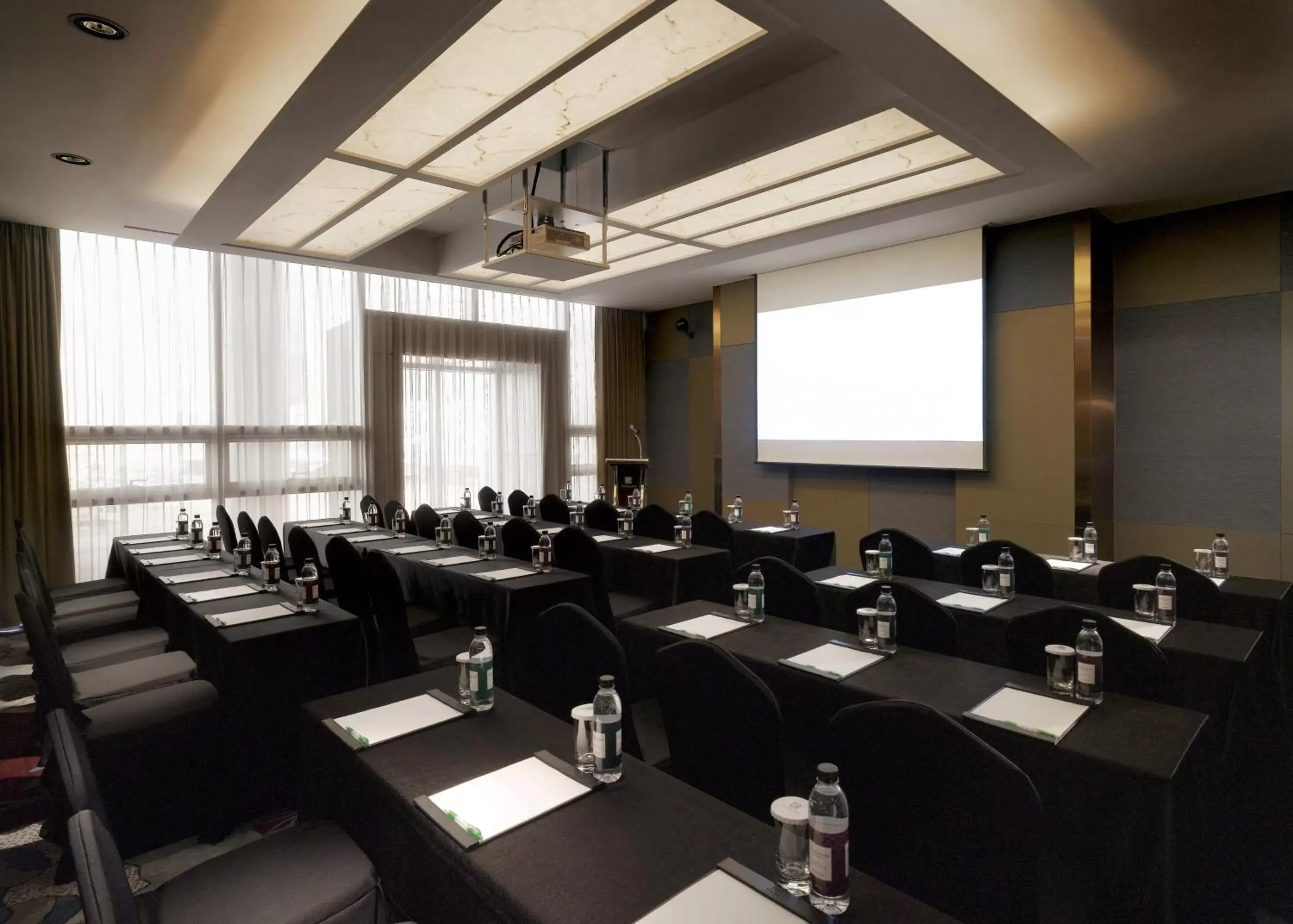 Meeting/conference room in Holiday Inn Incheon Songdo, an IHG Hotel