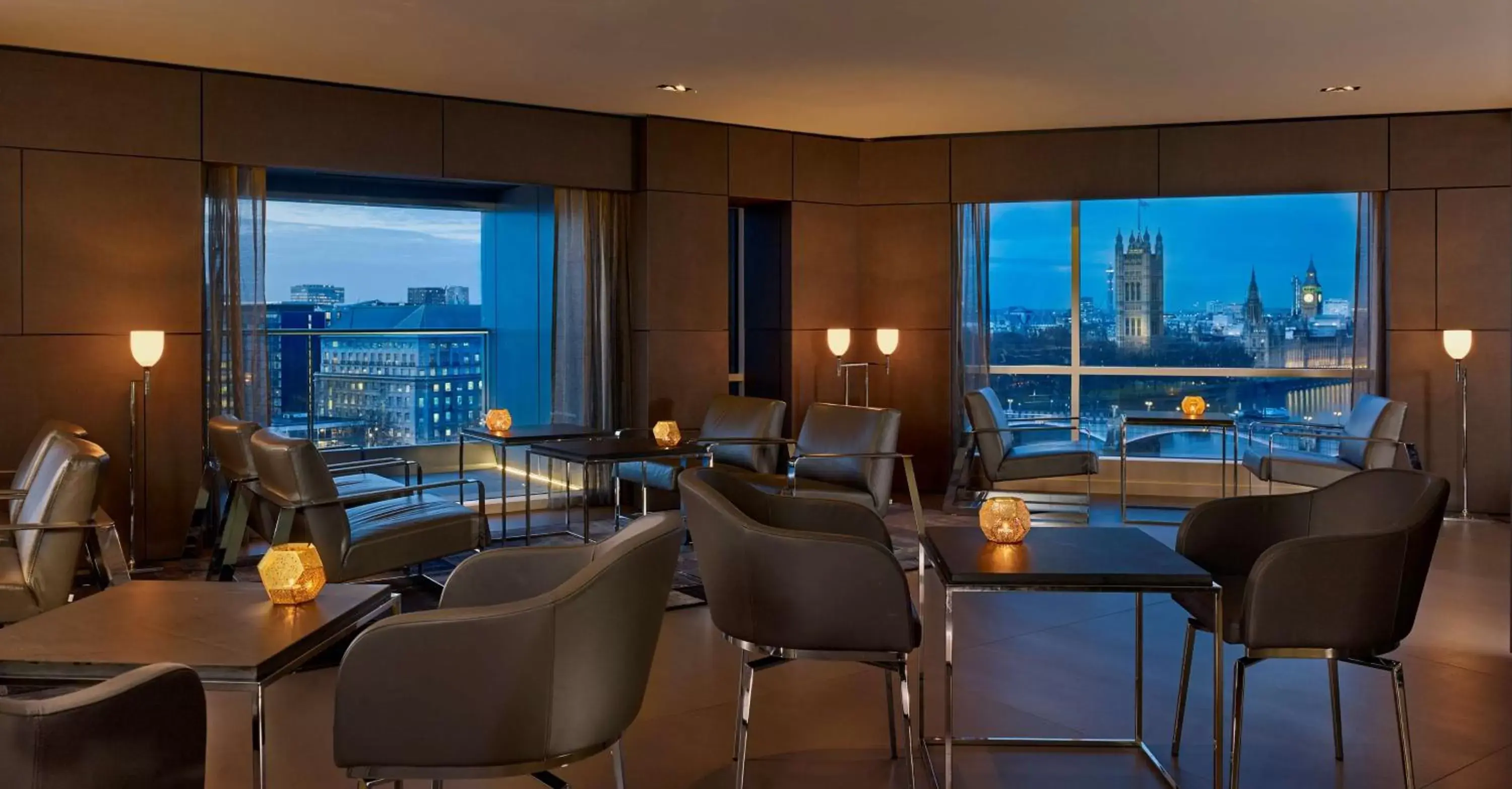 Lounge or bar in Park Plaza London Riverbank