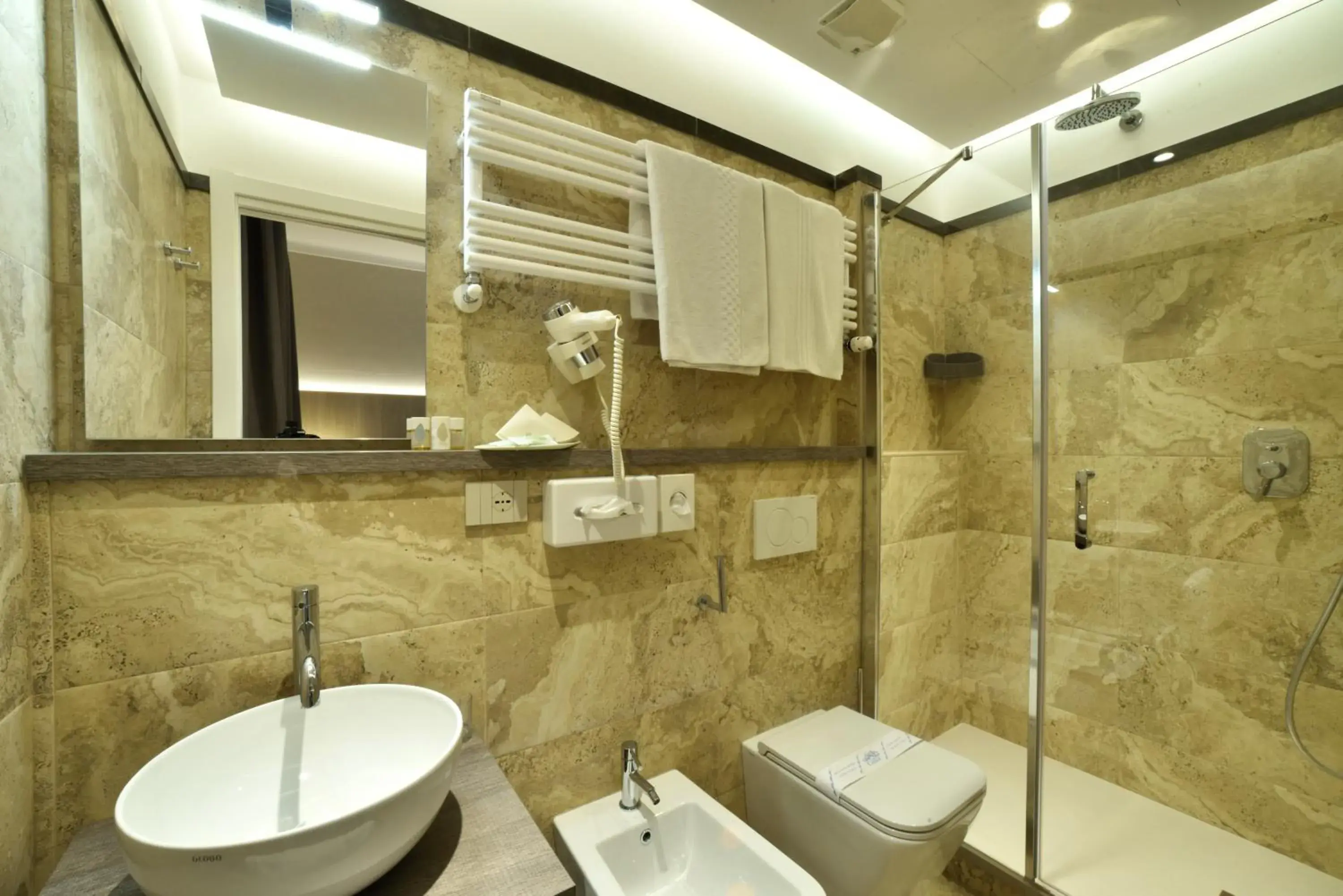 Shower, Bathroom in Hotel Lamberti