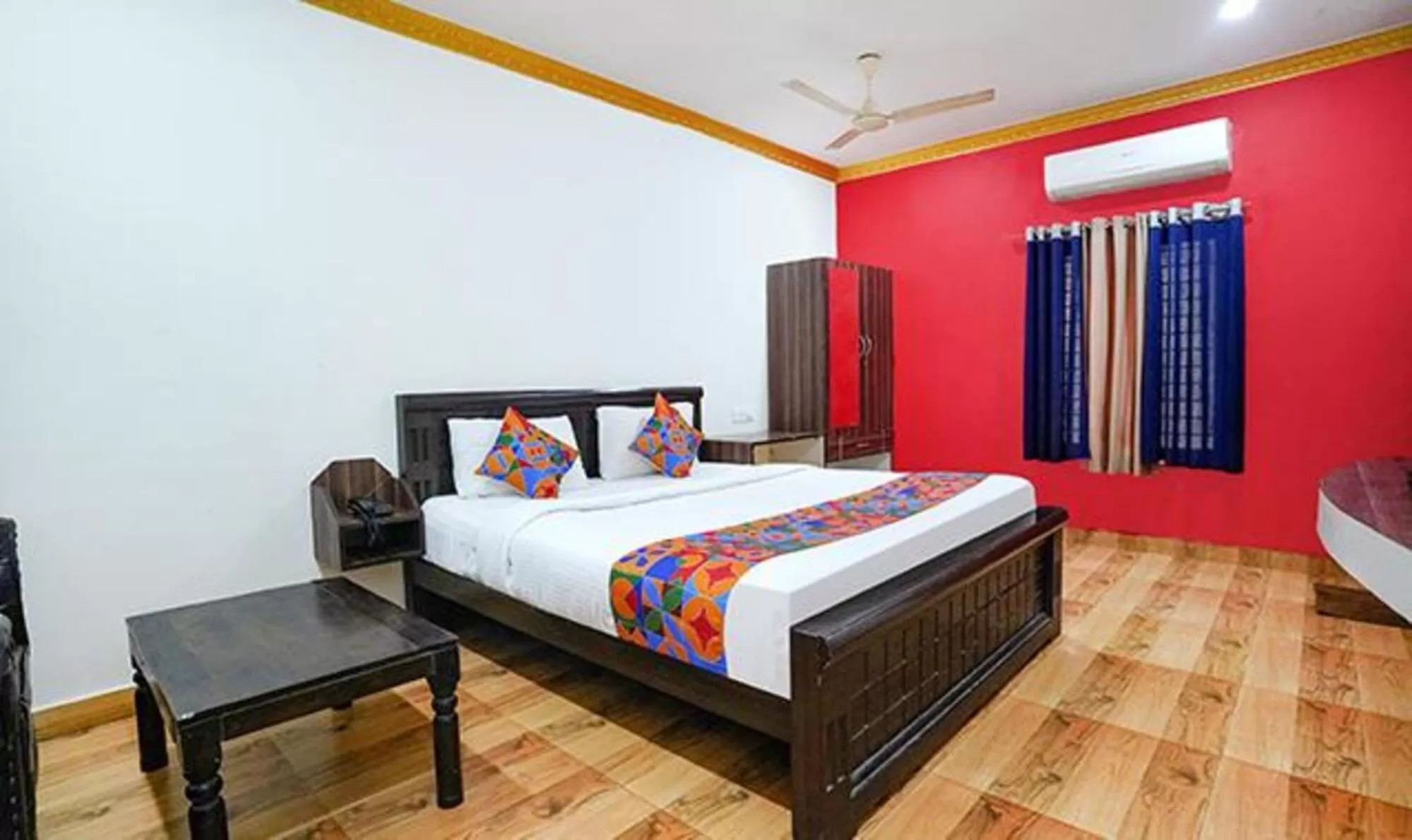 Living room, Bed in Fab Express Lloyd's Inn - Near Kodambakkam Railway Station