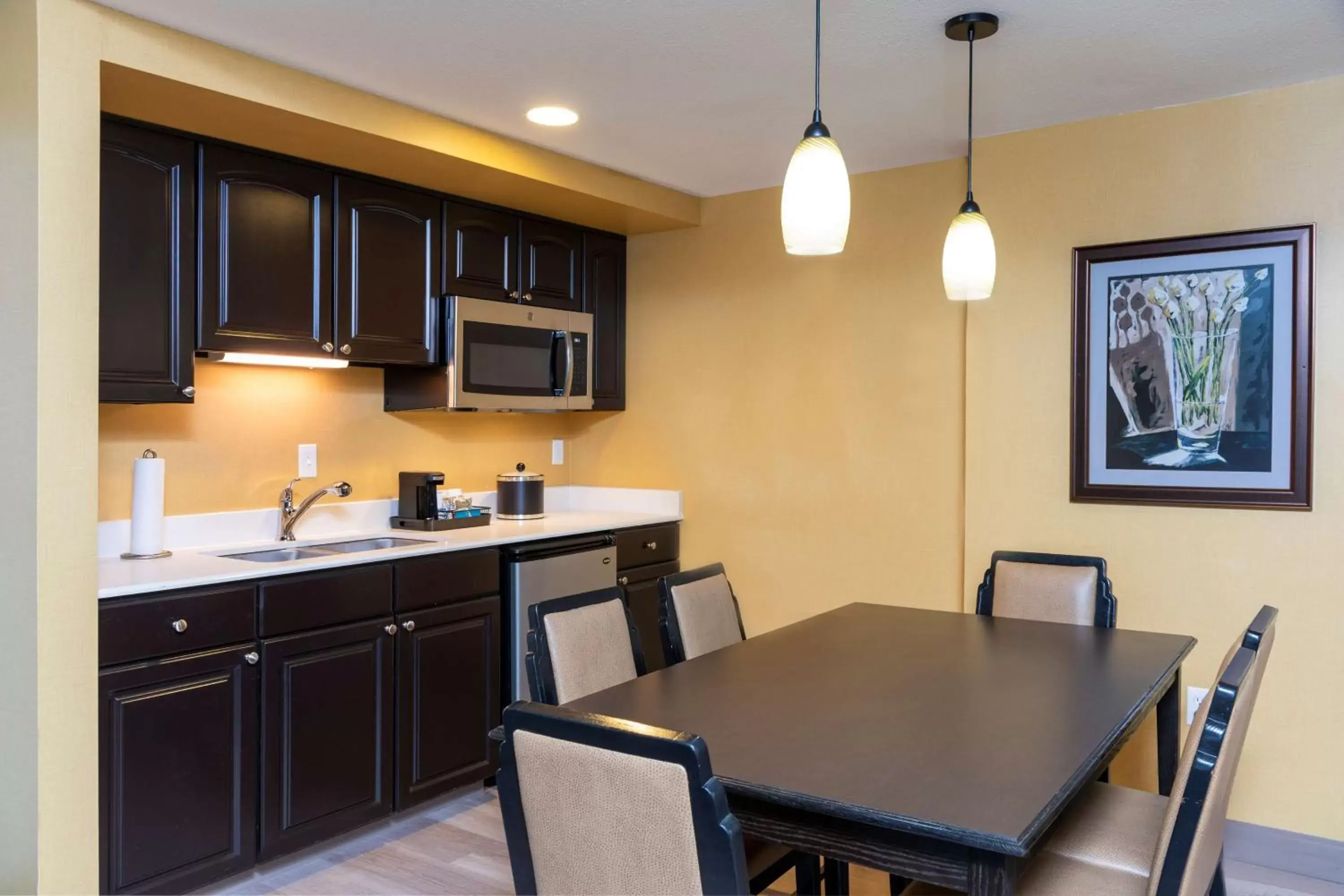 Kitchen or kitchenette, Kitchen/Kitchenette in Hampton Inn Holland